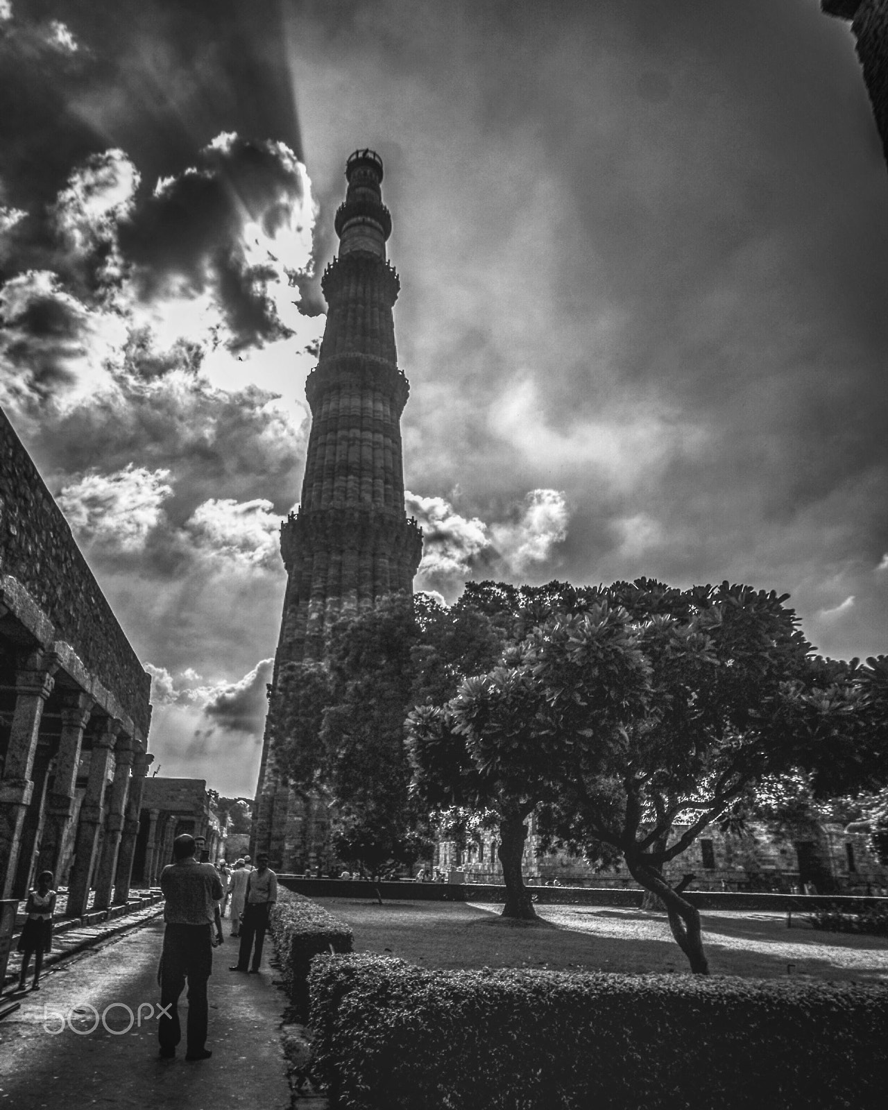 Sigma 10-20mm F3.5 EX DC HSM sample photo. Standing tall ! qutub minar, new delhi photography