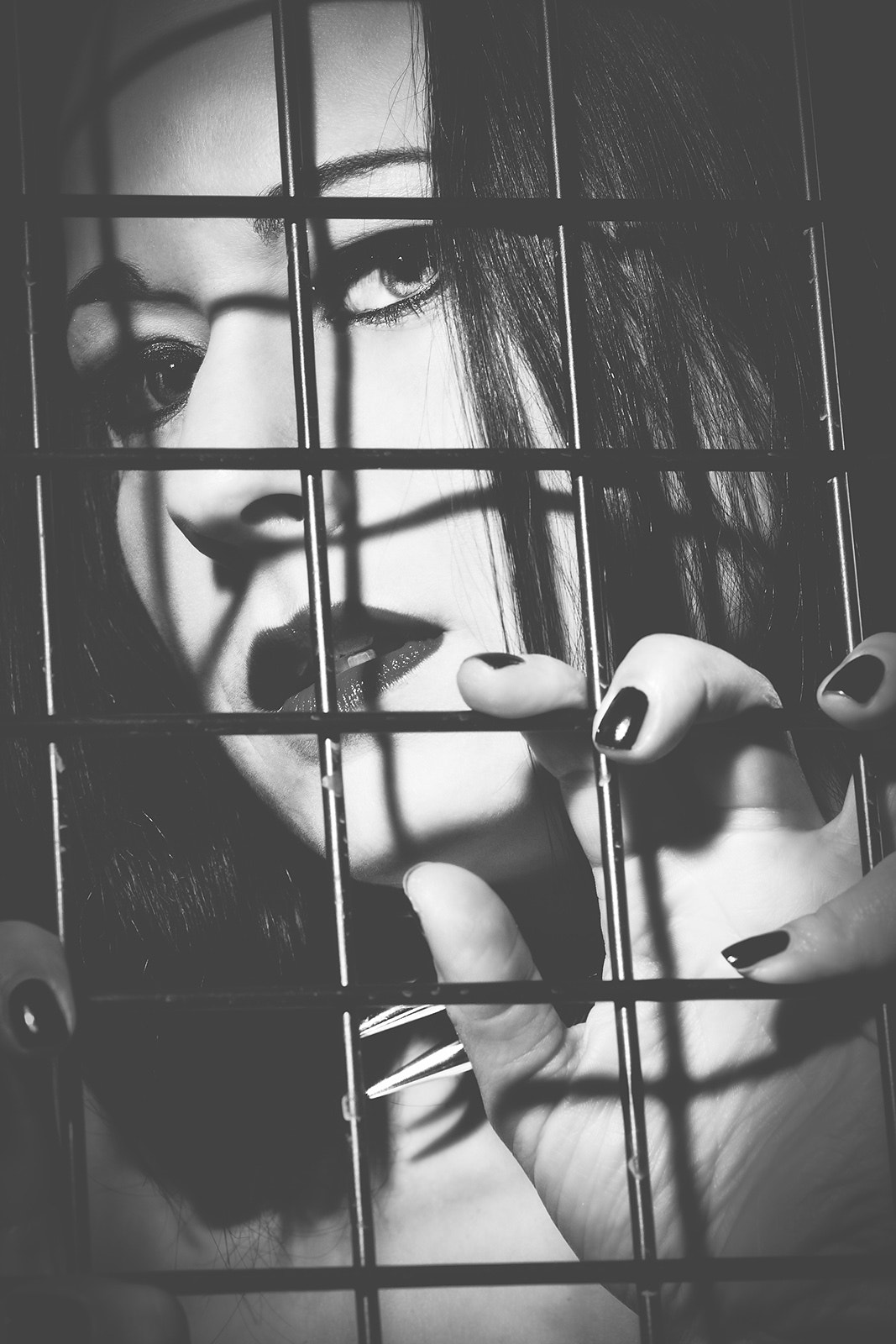 Canon EOS 40D + Canon EF 85mm F1.8 USM sample photo. Caged 2 photography