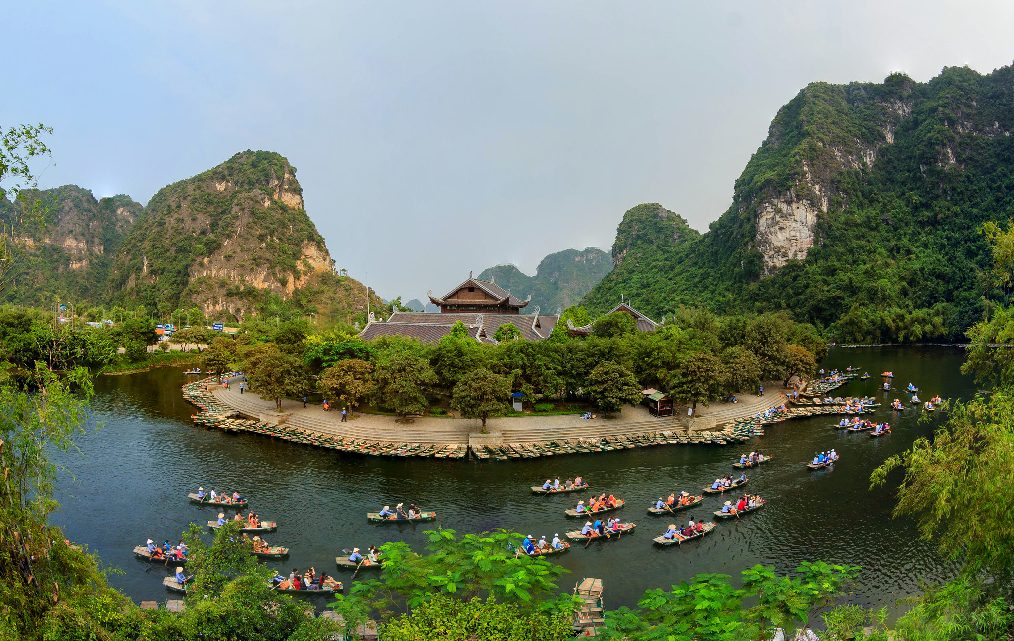Canon EF 8-15mm F4L Fisheye USM sample photo. Thu về trên bến tràng an photography