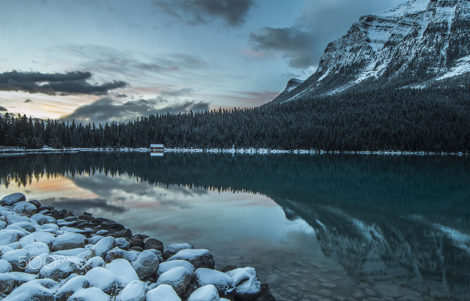 Nikon D3200 + Nikon AF-S DX Nikkor 10-24mm F3-5-4.5G ED sample photo. Lake louise sunrise photography