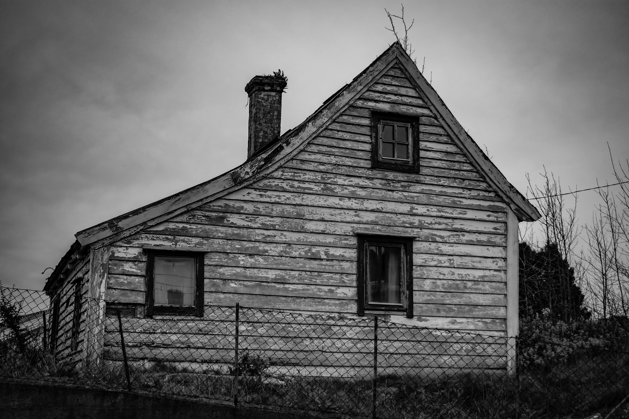 Samsung NX30 + Samsung NX 18-55mm F3.5-5.6 OIS sample photo. "abandoned house" photography