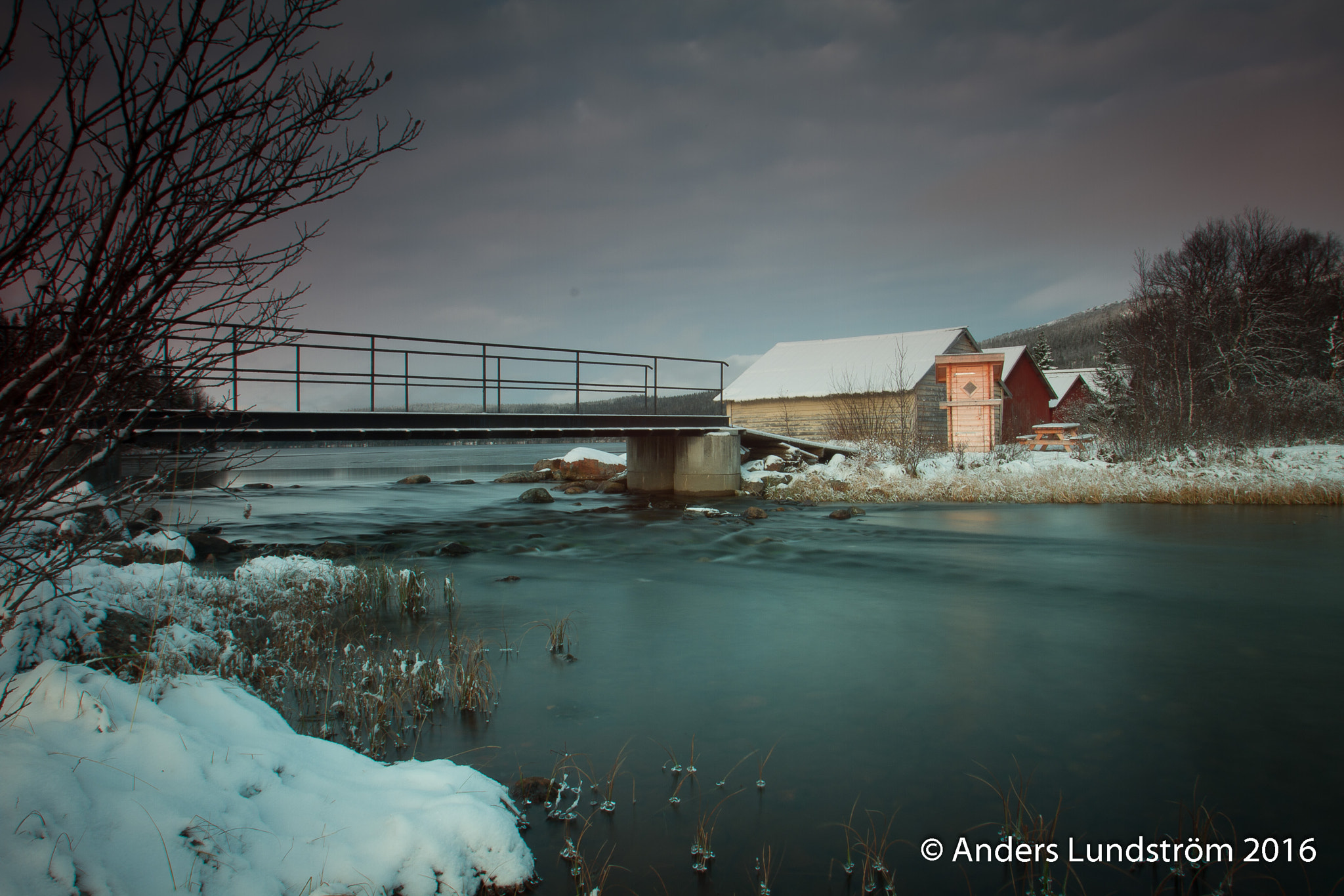Canon EOS 7D + Canon EF 16-35mm F2.8L USM sample photo. Dom första stömvirvlarna på henån i utloppen på hensjön. photography