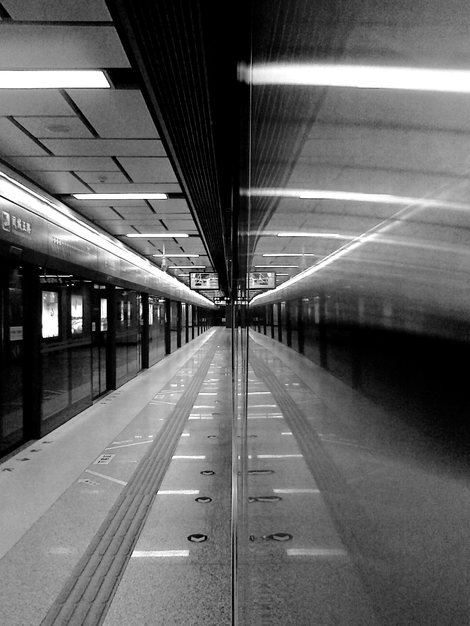 Nokia C5-00 sample photo. Subway photography