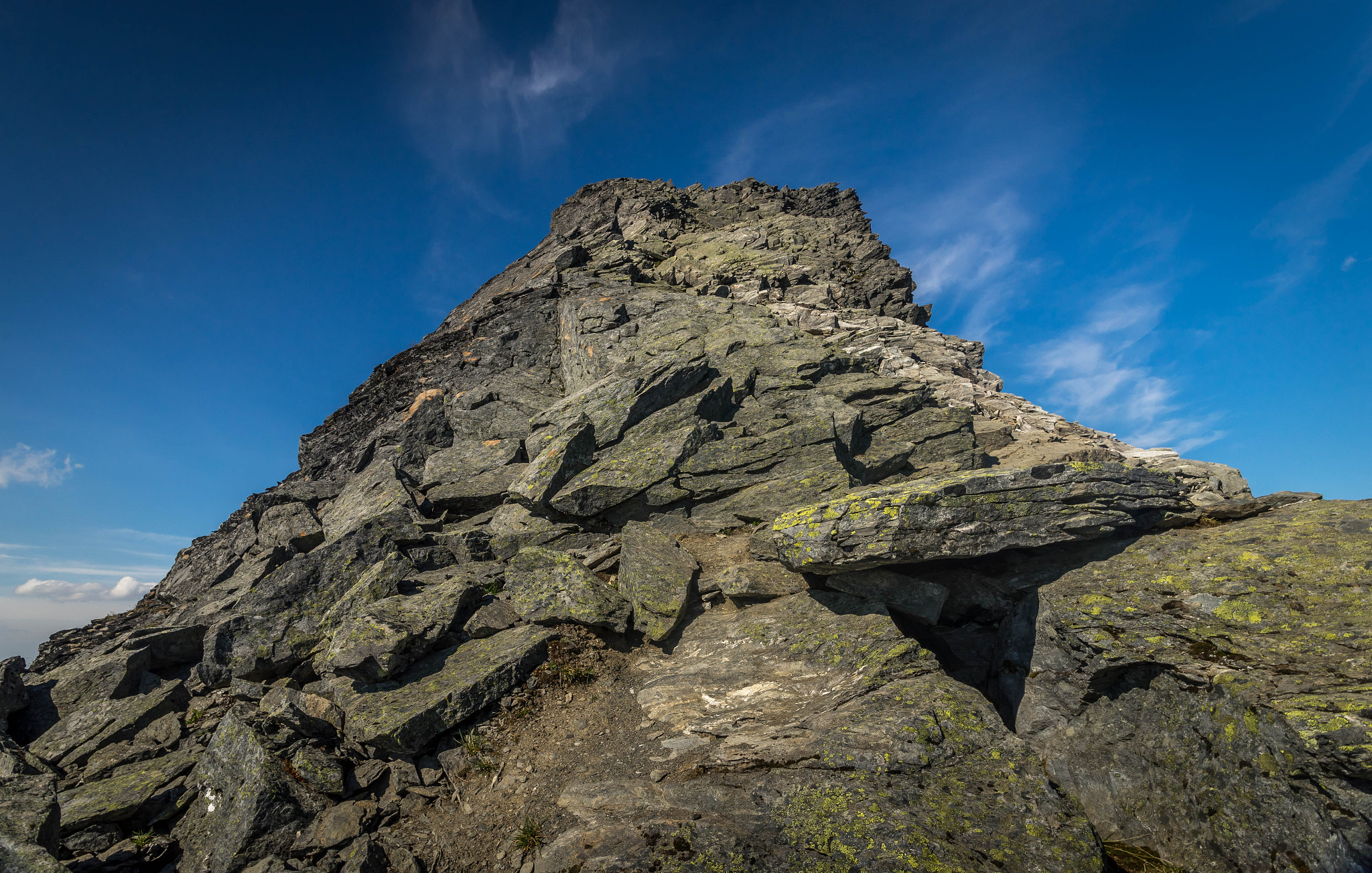 Sony a7 II + Canon EF 17-40mm F4L USM sample photo. Slogen. the final scramble for the summit. photography
