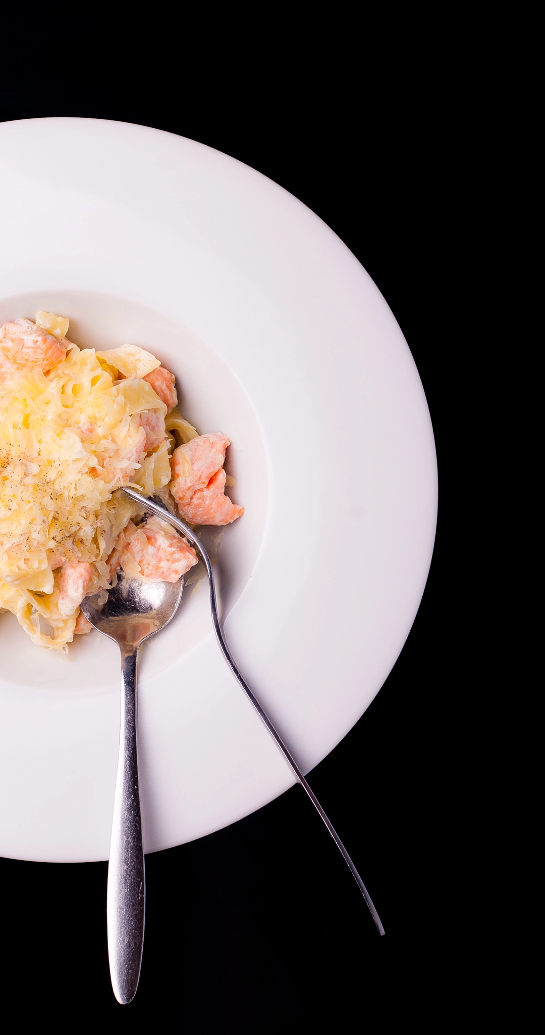 Nikon D200 + Nikon AF Nikkor 50mm F1.4D sample photo. Pasta with salmon photography