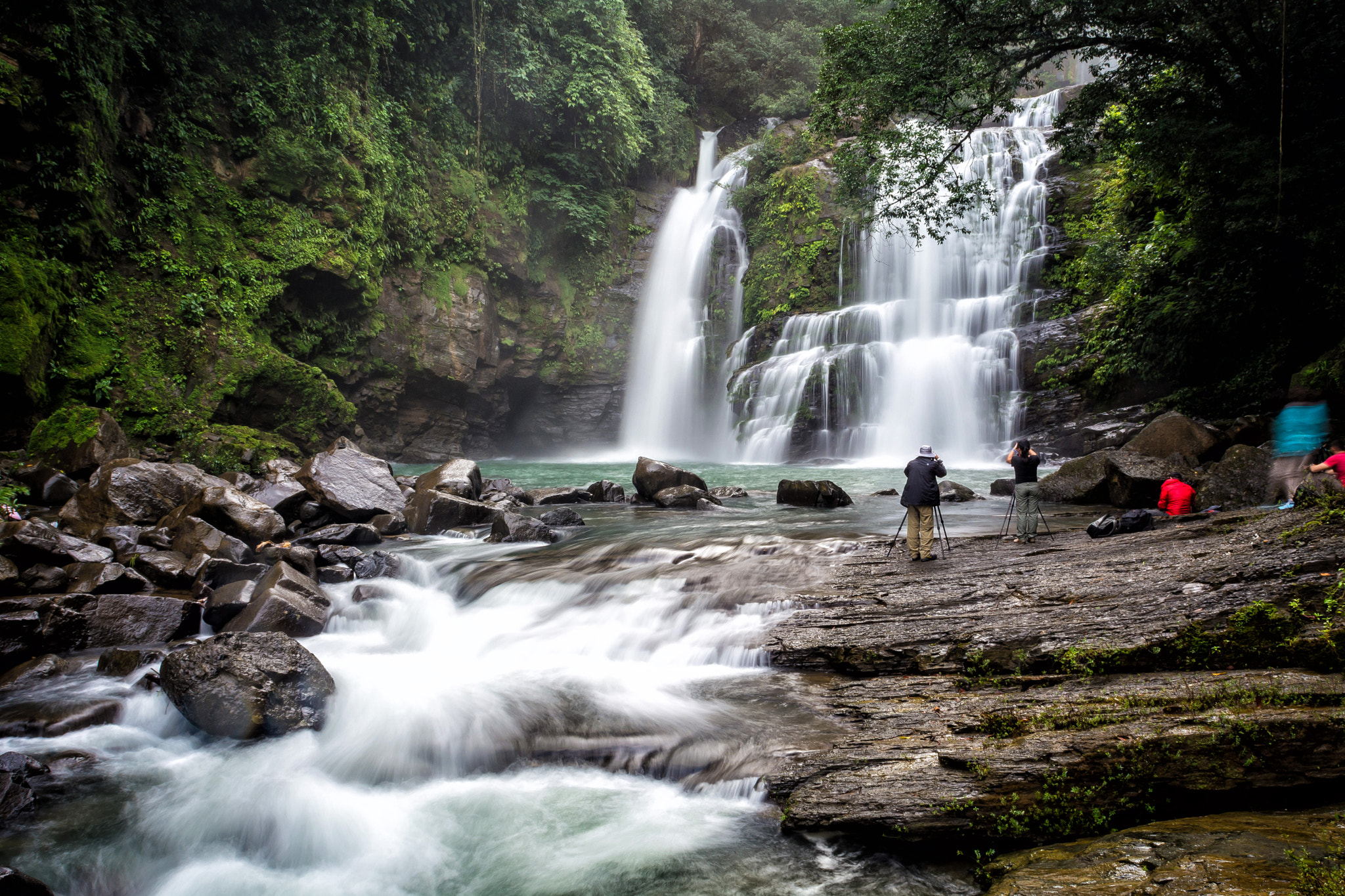 Nikon D7100 + Nikon AF Nikkor 20mm F2.8D sample photo. Under the mist photography