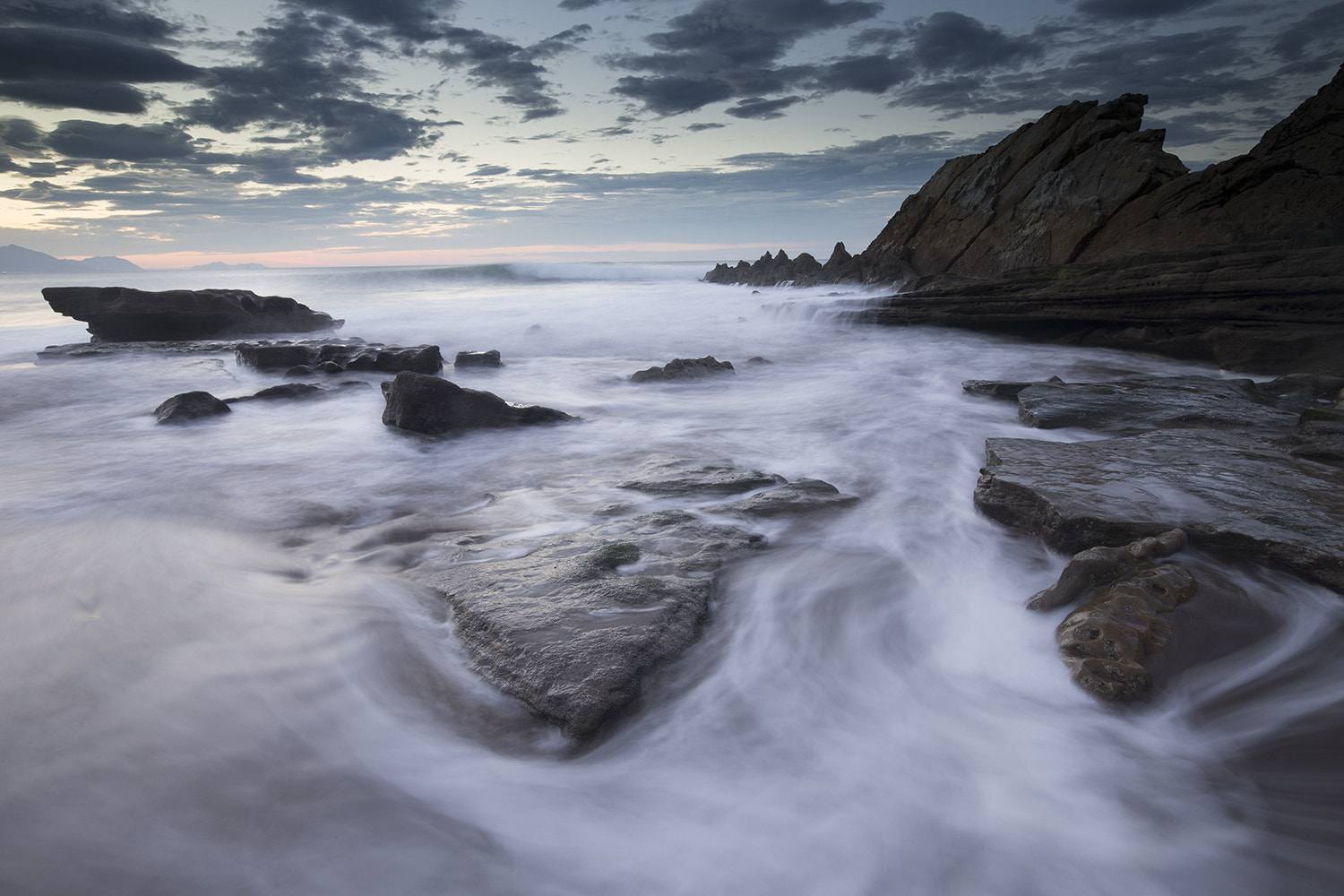 Canon EF 16-35mm F4L IS USM sample photo. Azkorri photography