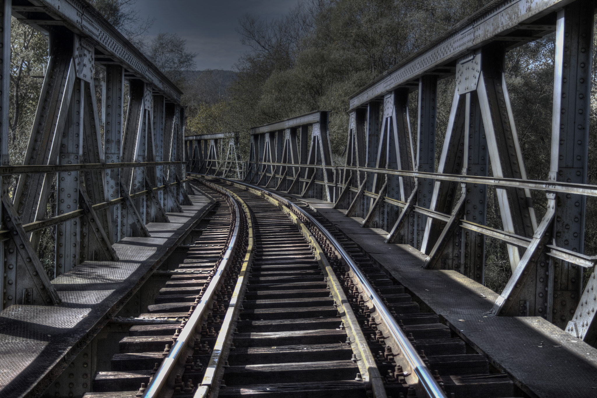 Canon EF-S 18-55mm F3.5-5.6 II sample photo. Railway bridge photography