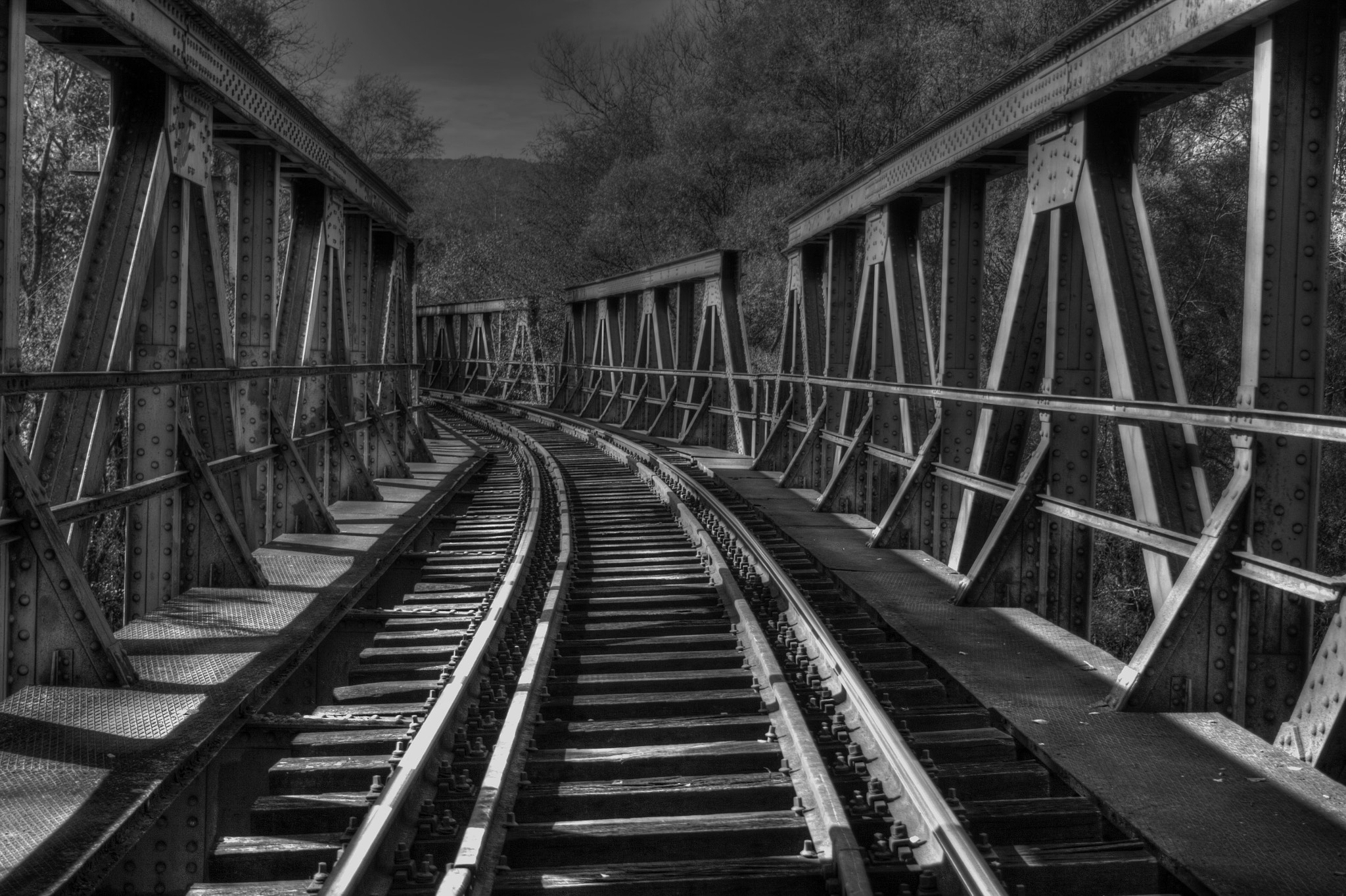 Canon EF-S 18-55mm F3.5-5.6 II sample photo. Railway bridge photography