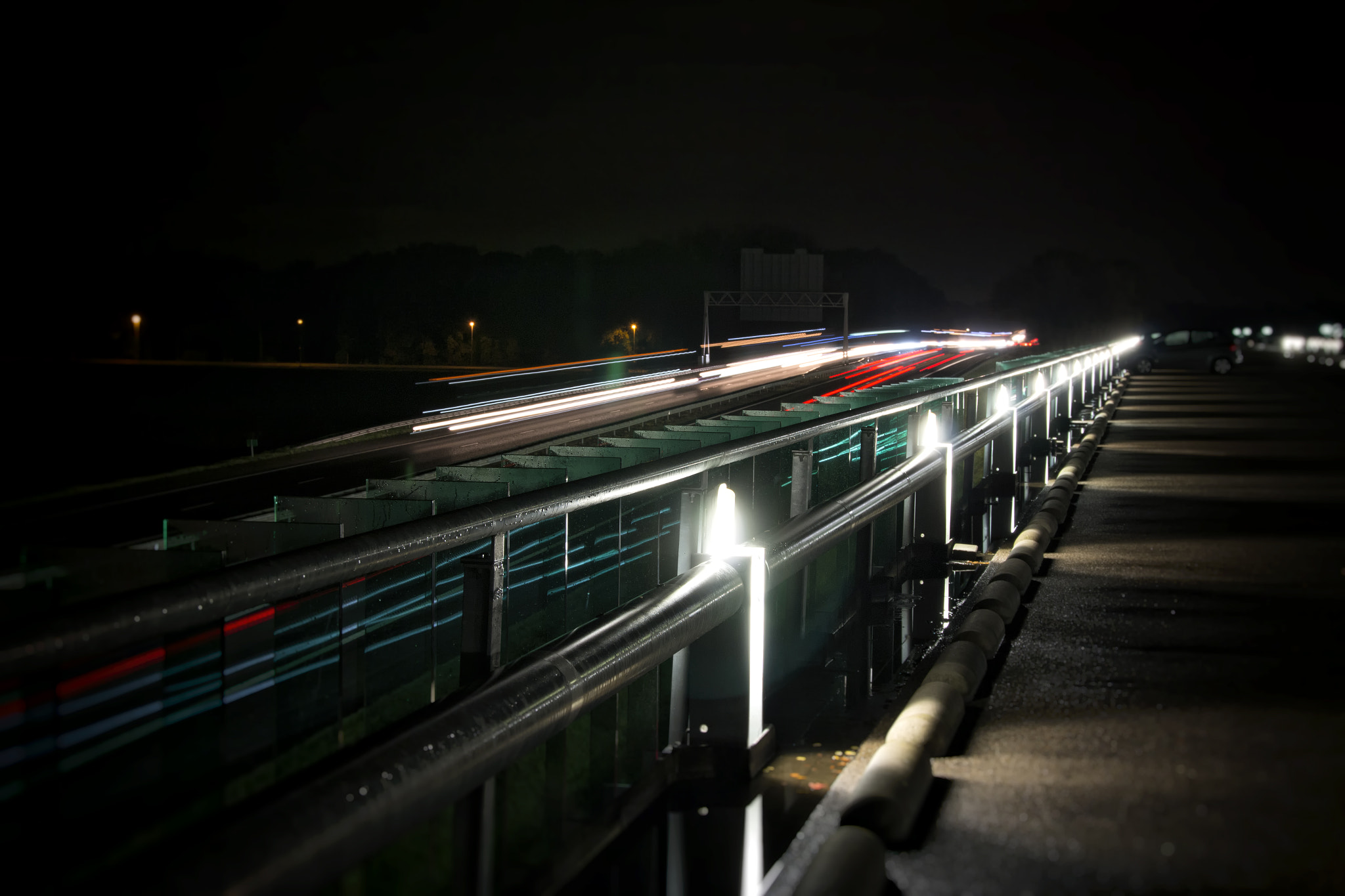 Canon EOS 70D + Sigma 24-105mm f/4 DG OS HSM | A sample photo. Dark parking lot - view from above photography