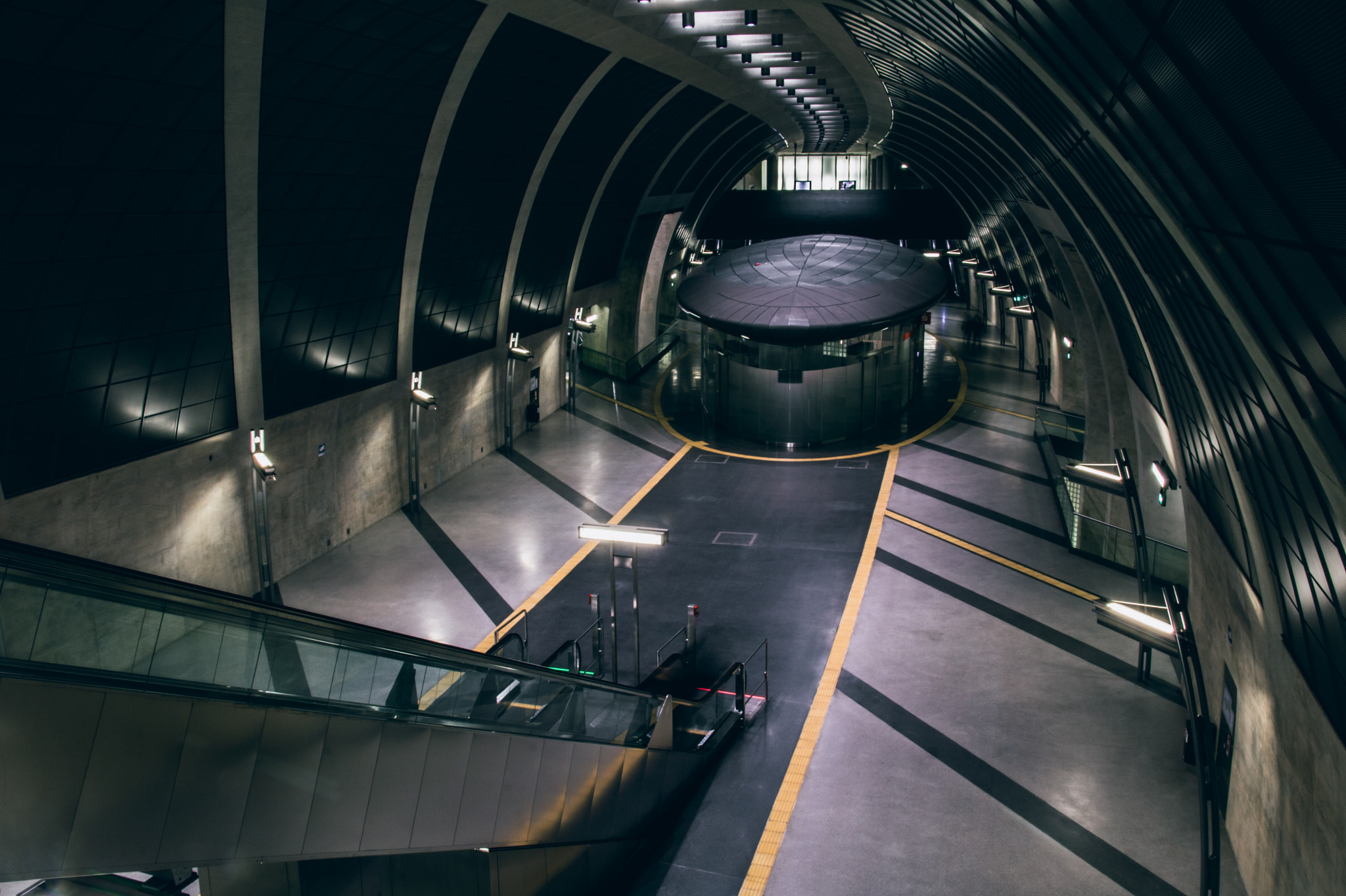 Canon EOS 750D (EOS Rebel T6i / EOS Kiss X8i) sample photo. Cologne underground photography