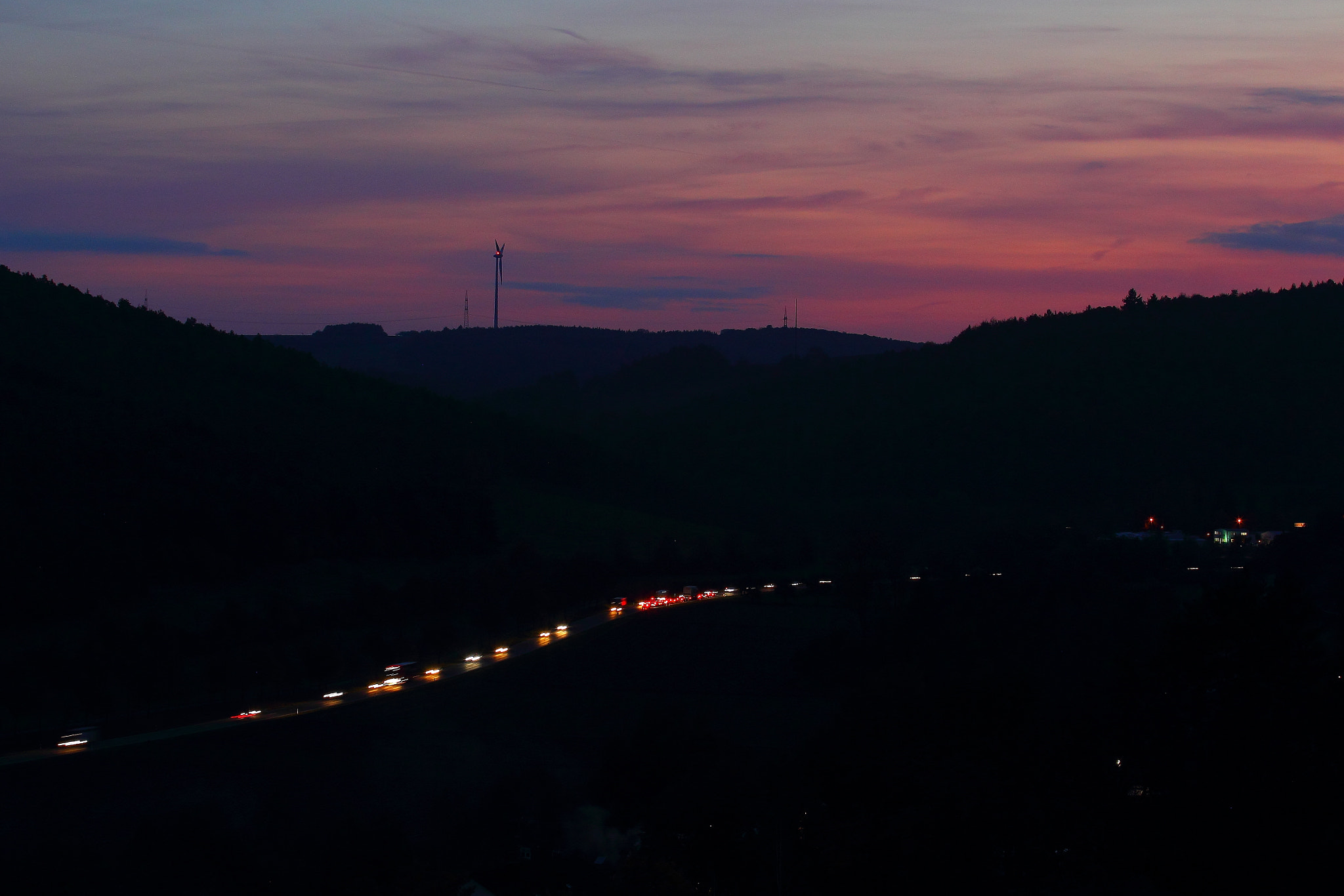 Canon EF 70-200mm F2.8L USM sample photo. Abendhimmel über abendverkehr photography
