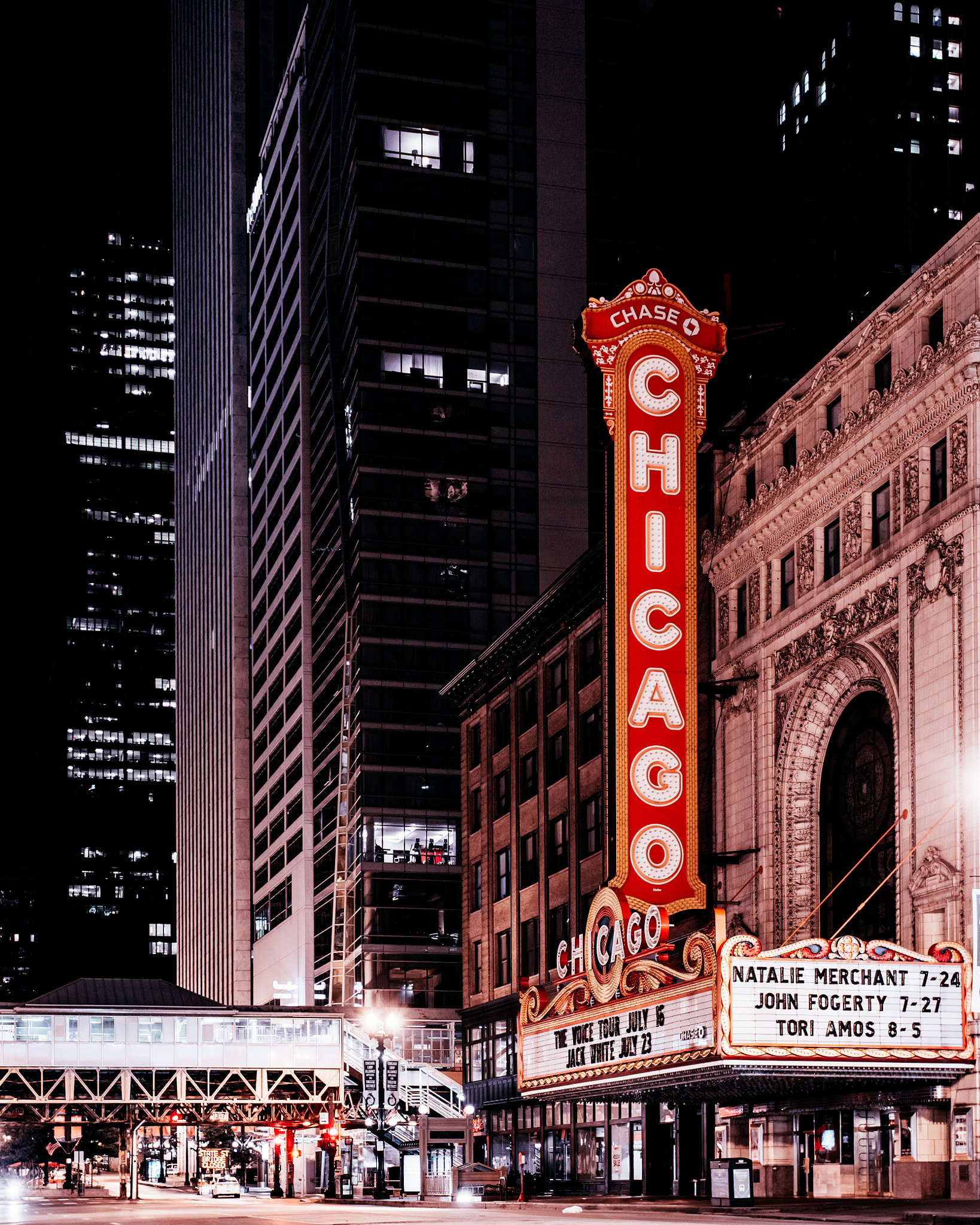 Nikon AF-S Nikkor 17-35mm F2.8D ED-IF sample photo. Hey chicago, what do you say? photography