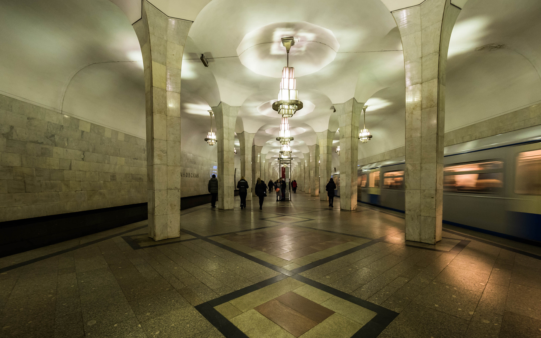 Panasonic Lumix DMC-GH4 + Olympus M.Zuiko Digital ED 7-14mm F2.8 PRO sample photo. Chertanovskaya (metro station) photography