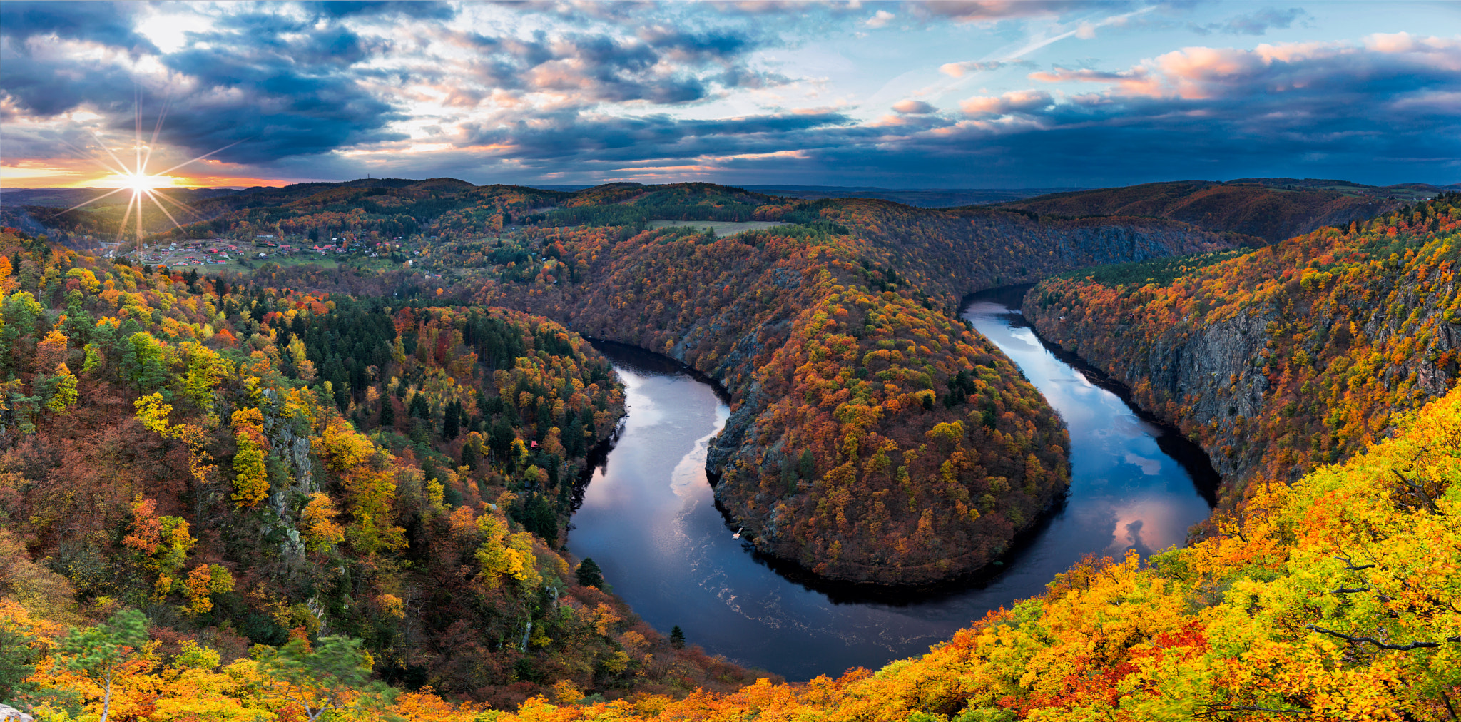 Canon EF 16-35mm F4L IS USM sample photo. Maj viewpoint, czech republic photography