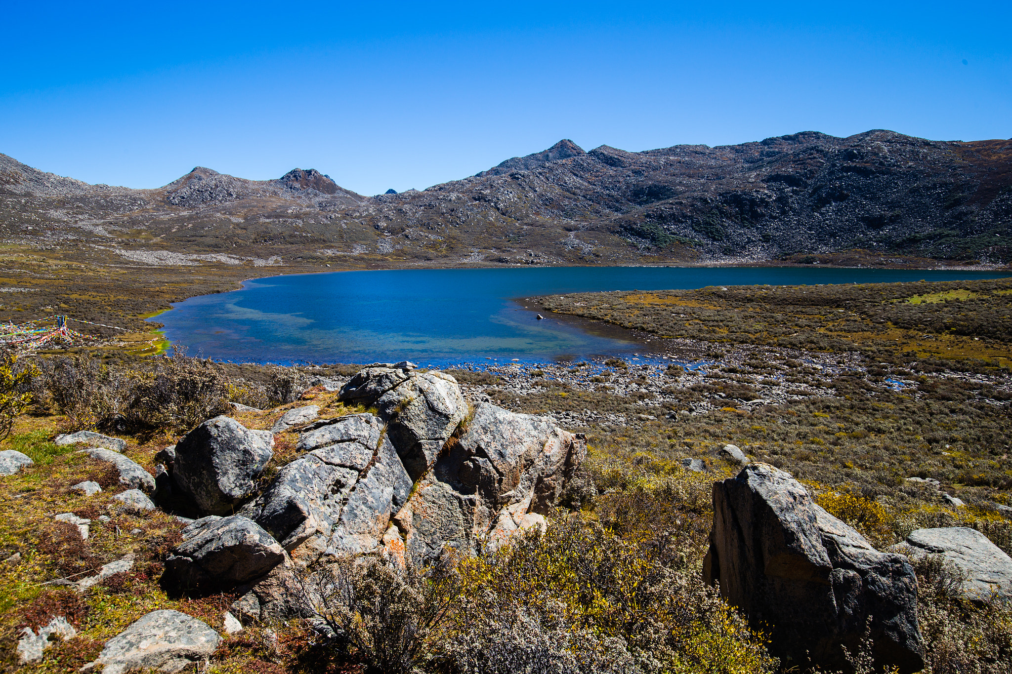 Canon EF 16-35mm F4L IS USM sample photo. China 四川阿坝州壤塘县 中壤塘乡 海子山其中的一处高山海子 海拔4600米 photography