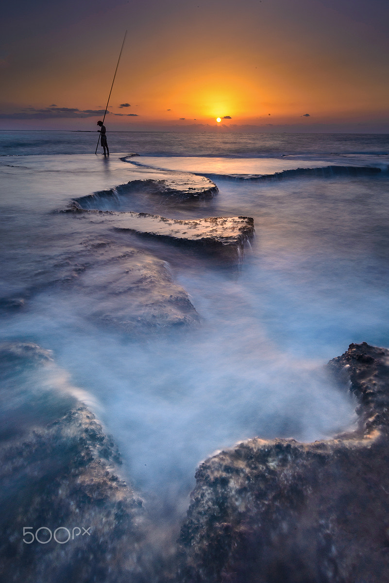 Nikon D610 + Tokina AT-X 17-35mm F4 Pro FX sample photo. Fishing the sunset photography