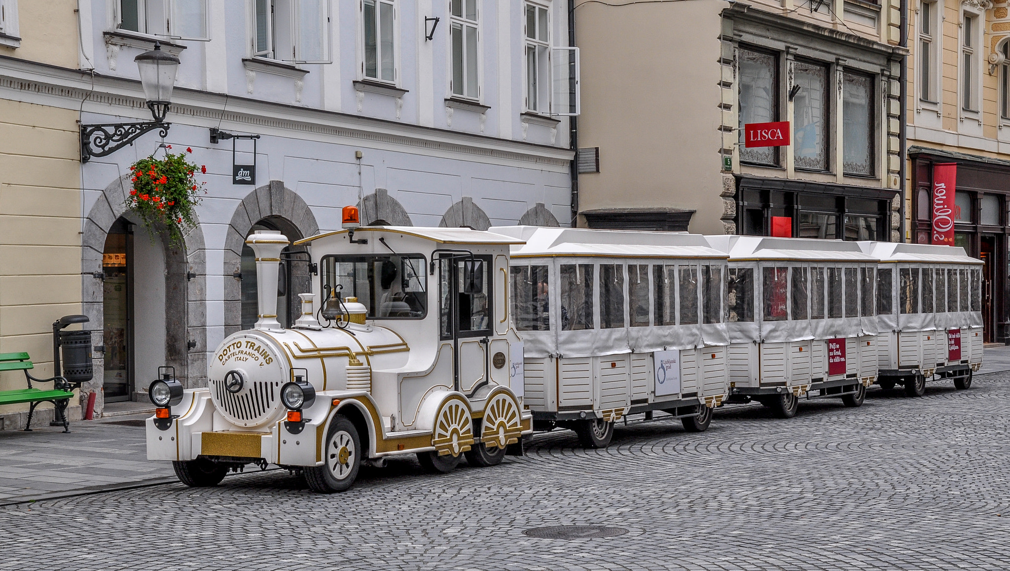 Nikon D5000 sample photo. An italian in ljubljana photography