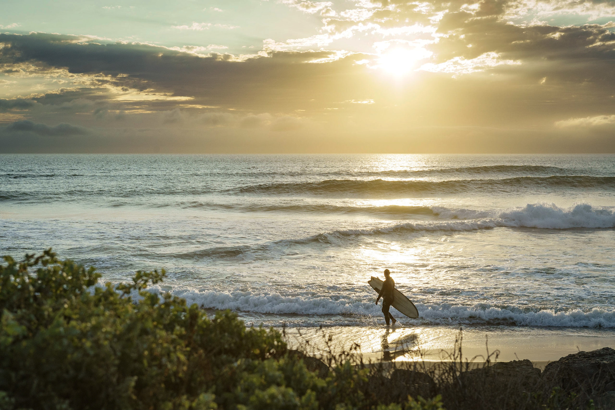 Canon EF 24-70mm F2.8L USM sample photo. Searching for surf photography