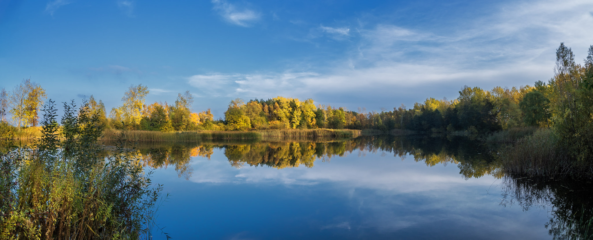 Sony a7 II + Canon EF-S 15-85mm F3.5-5.6 IS USM sample photo. Lake in autumn photography