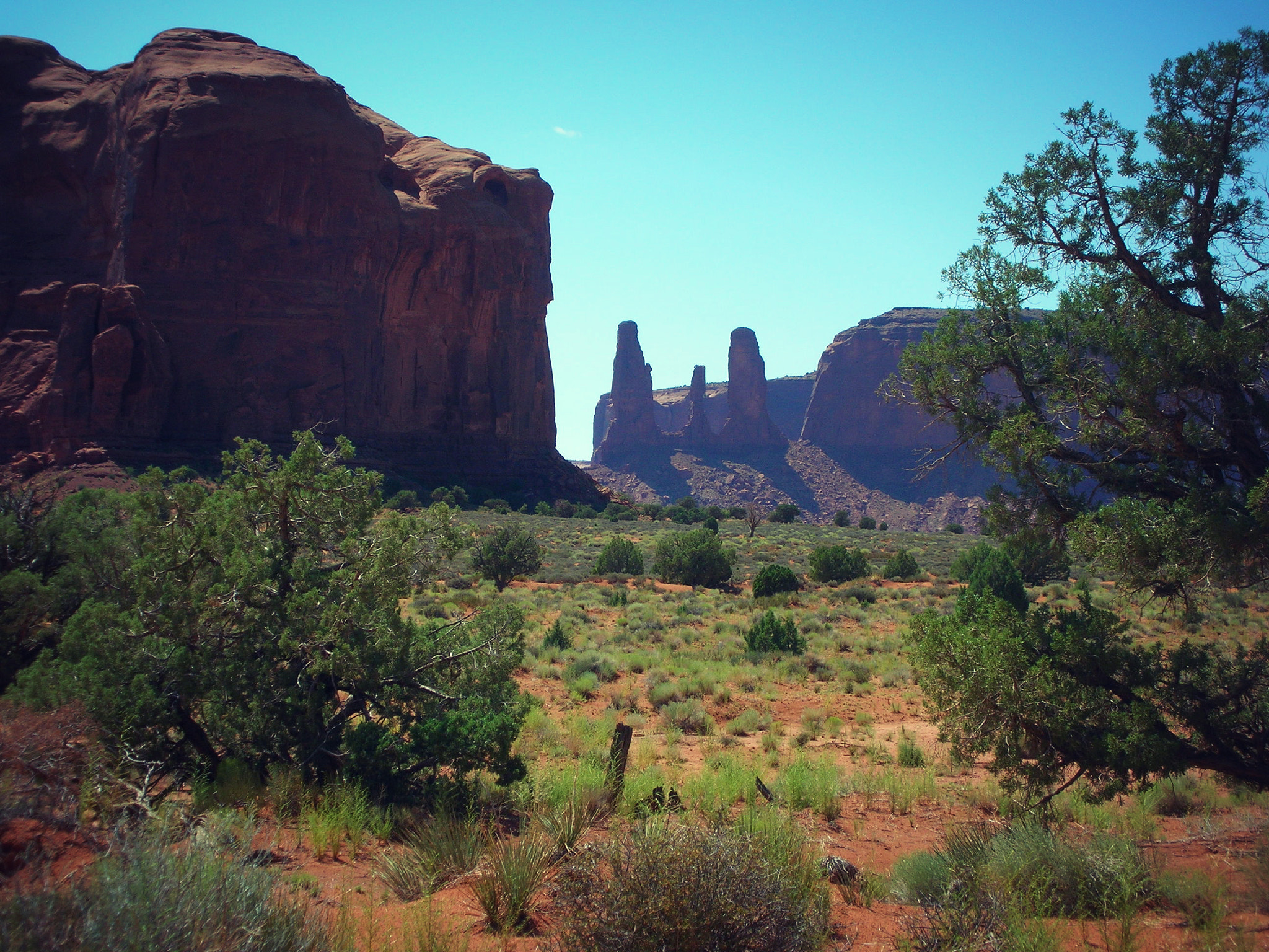 Nikon S1 sample photo. Monument valley photography