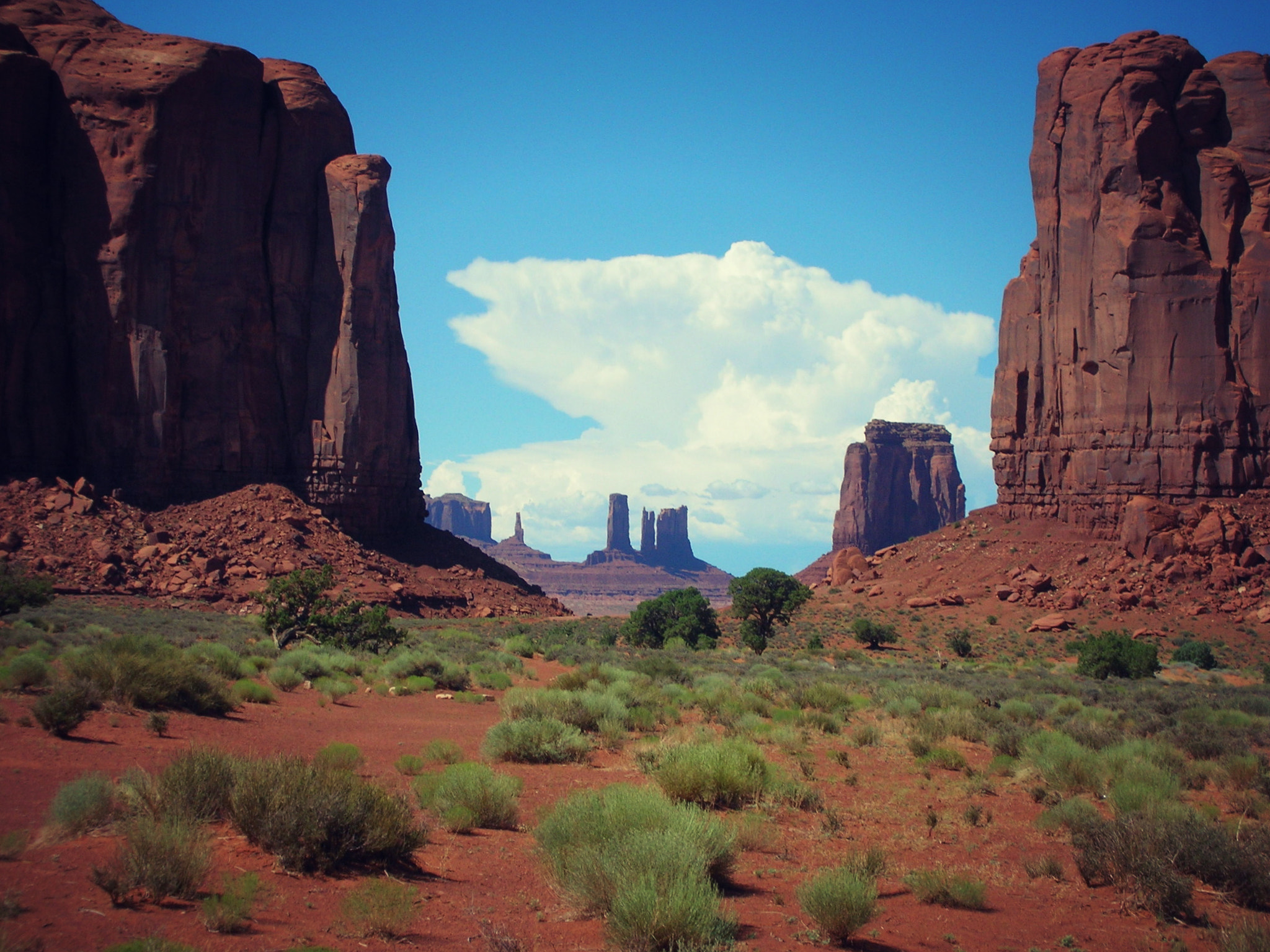 Nikon S1 sample photo. Monument valley photography