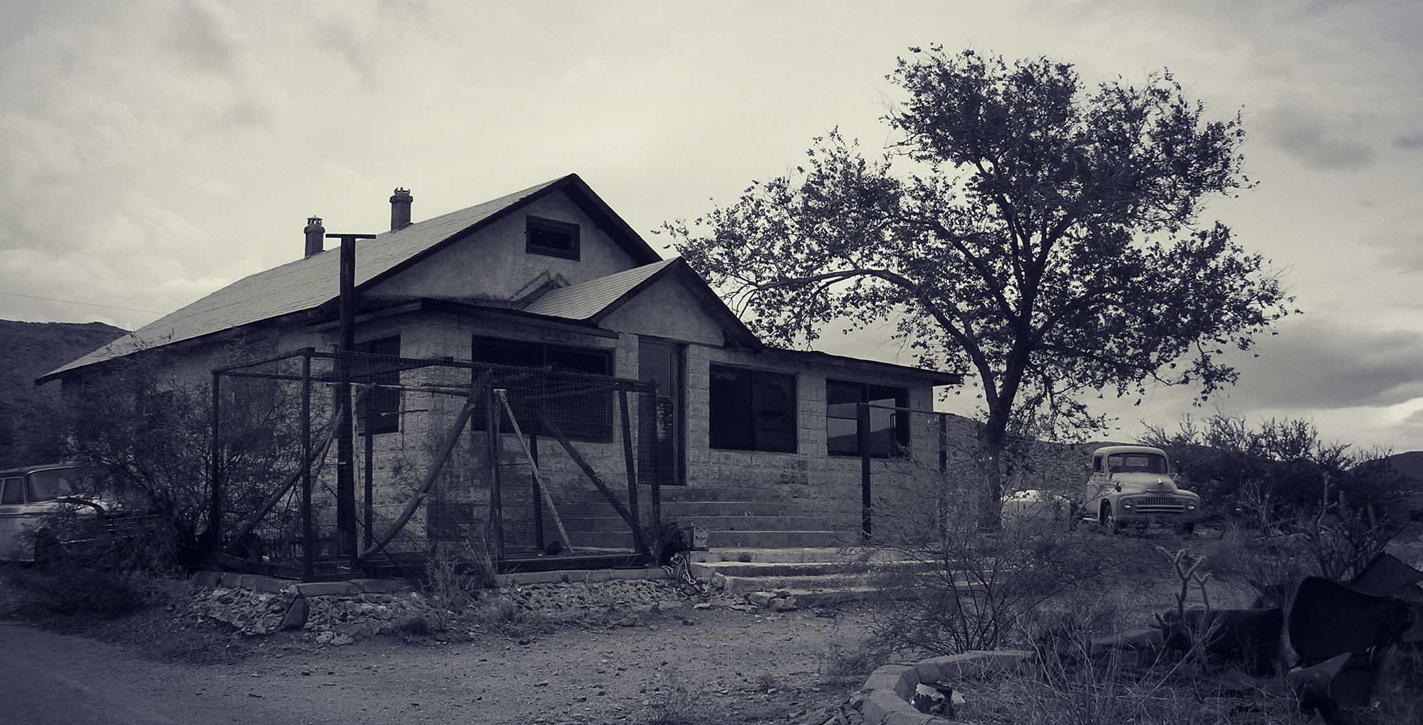 Nikon S1 sample photo. Ghost house photography