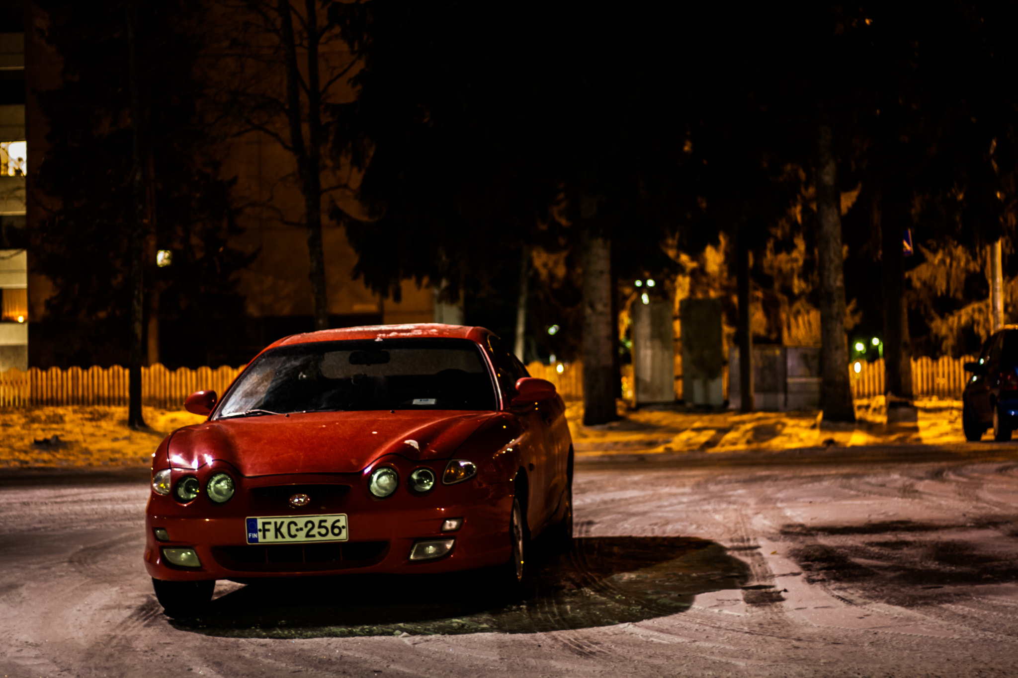 Canon EOS 1000D (EOS Digital Rebel XS / EOS Kiss F) + Canon EF 50mm F1.8 STM sample photo. Car parked photography