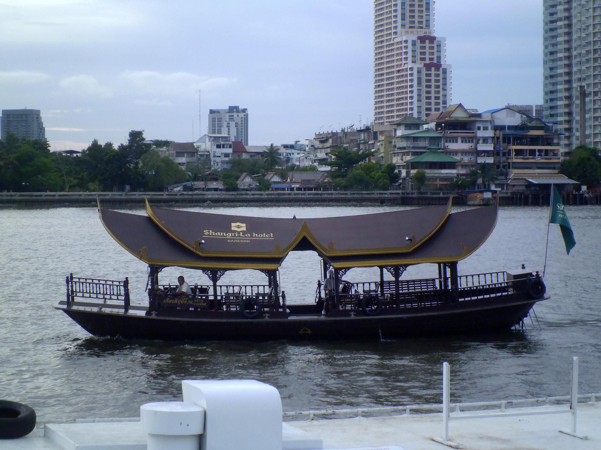 Panasonic DMC-LS5 sample photo. Asiatique river boat photography