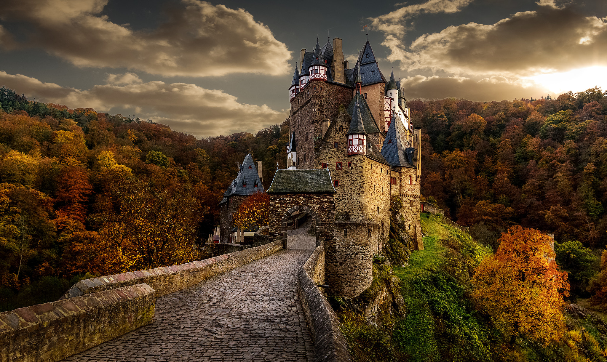 Canon EF 16-35mm F4L IS USM sample photo. Cochem hdrb photography
