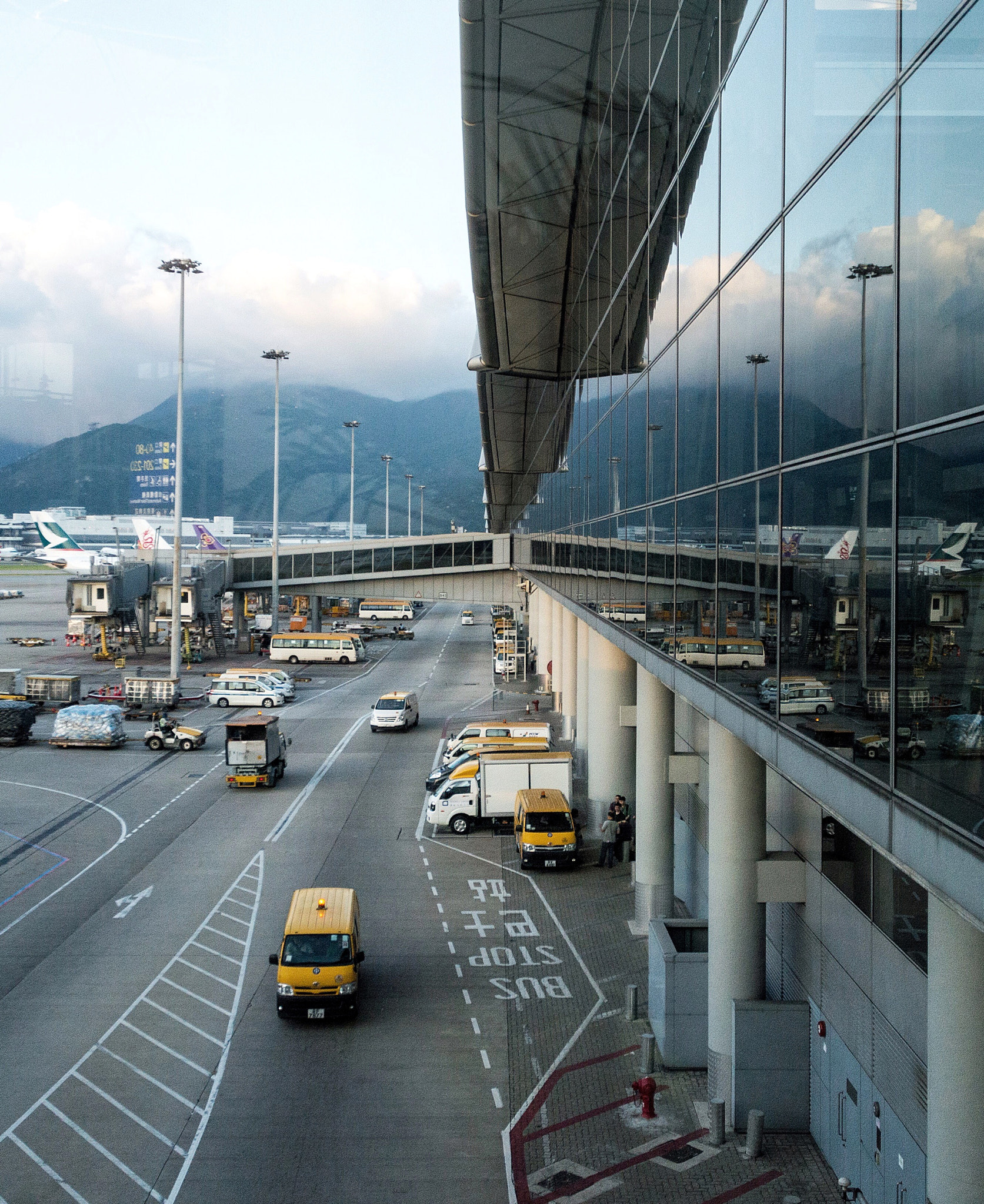 Nikon D3200 sample photo. Hong kong airport photography