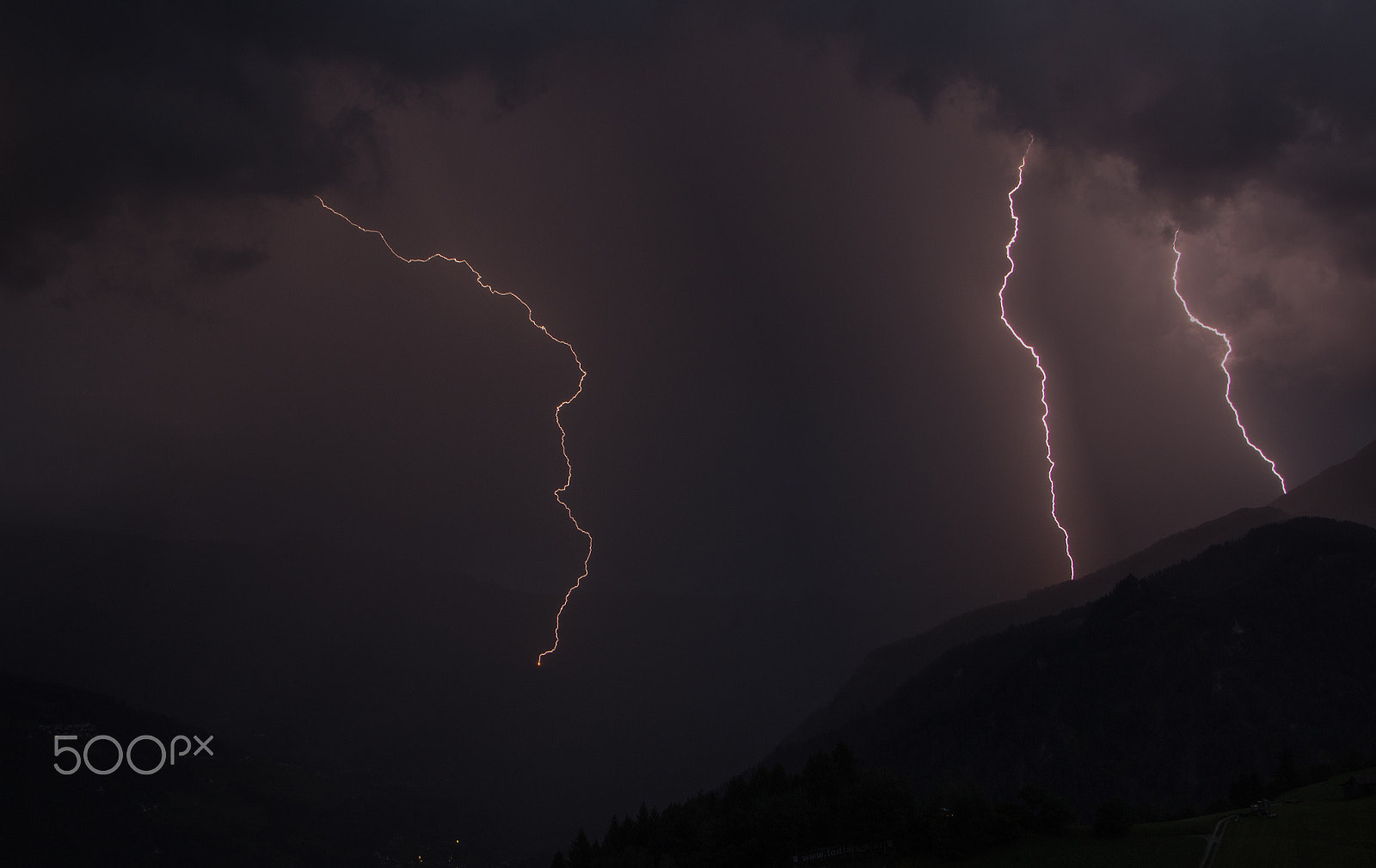 Canon EF 20-35mm F3.5-4.5 USM sample photo. Lightning ii photography