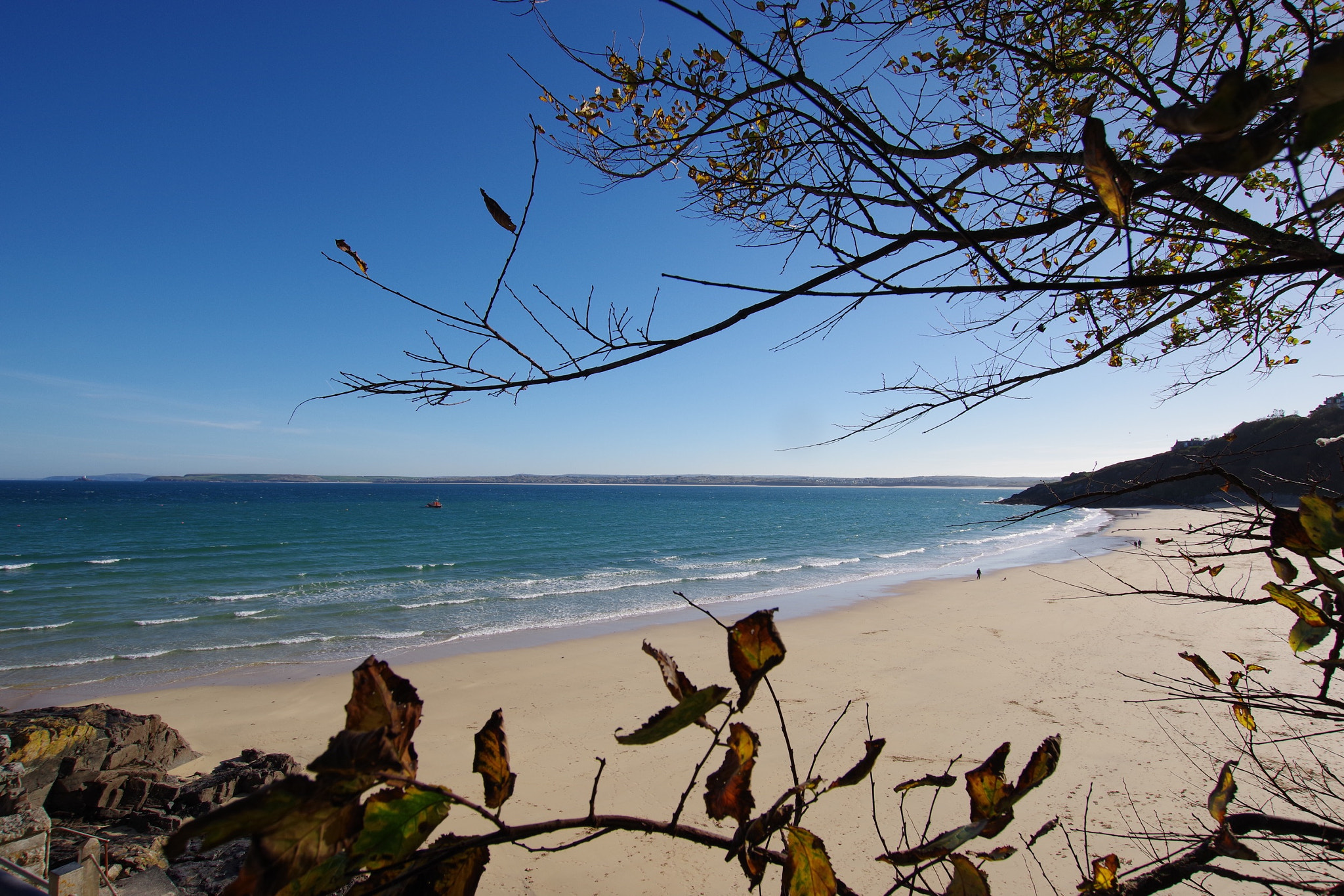 Pentax K-70 sample photo. Pure sand, autumn leaves photography