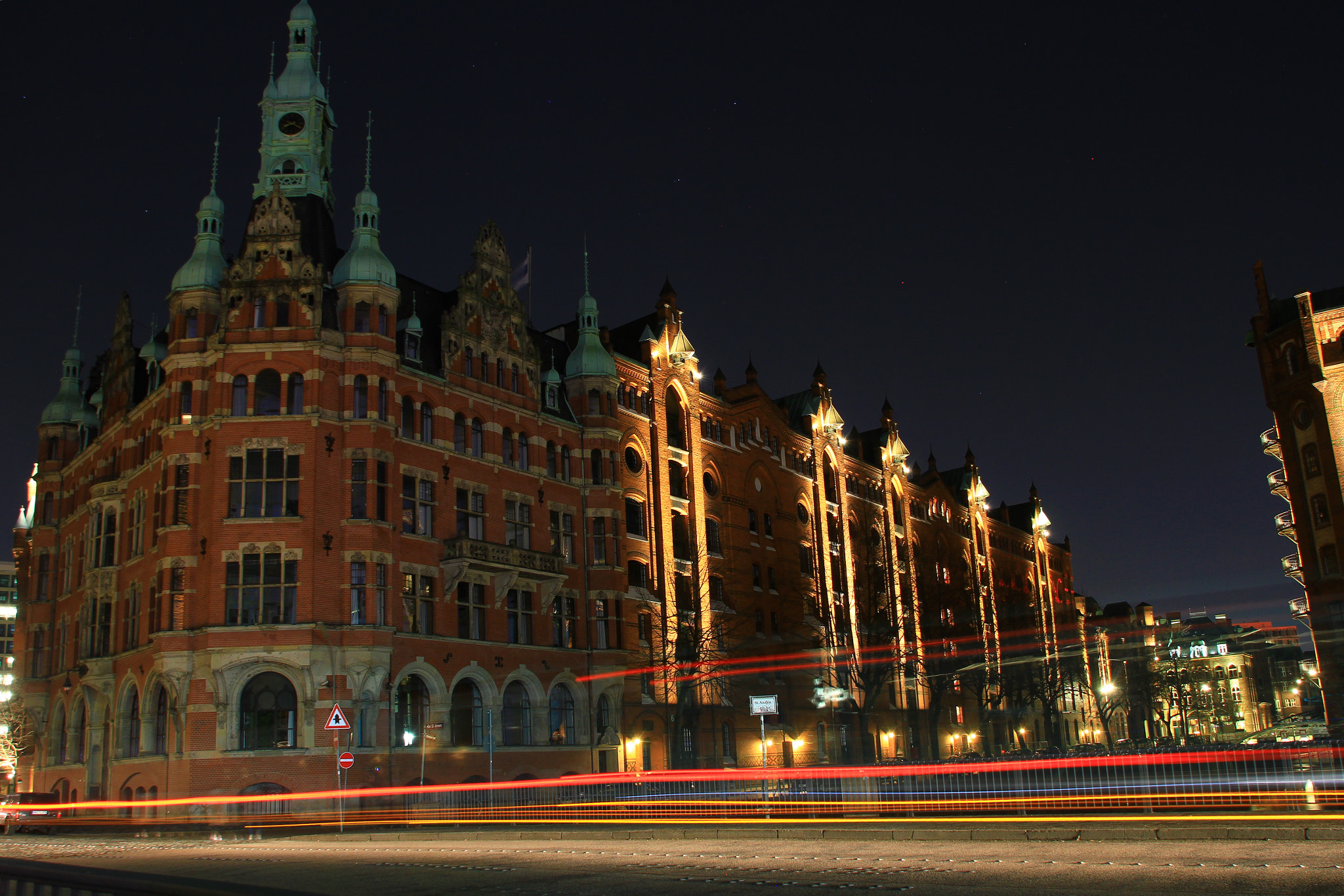 Canon EOS 7D + Canon 18-200mm sample photo. Hamburg speicherstadt. photography