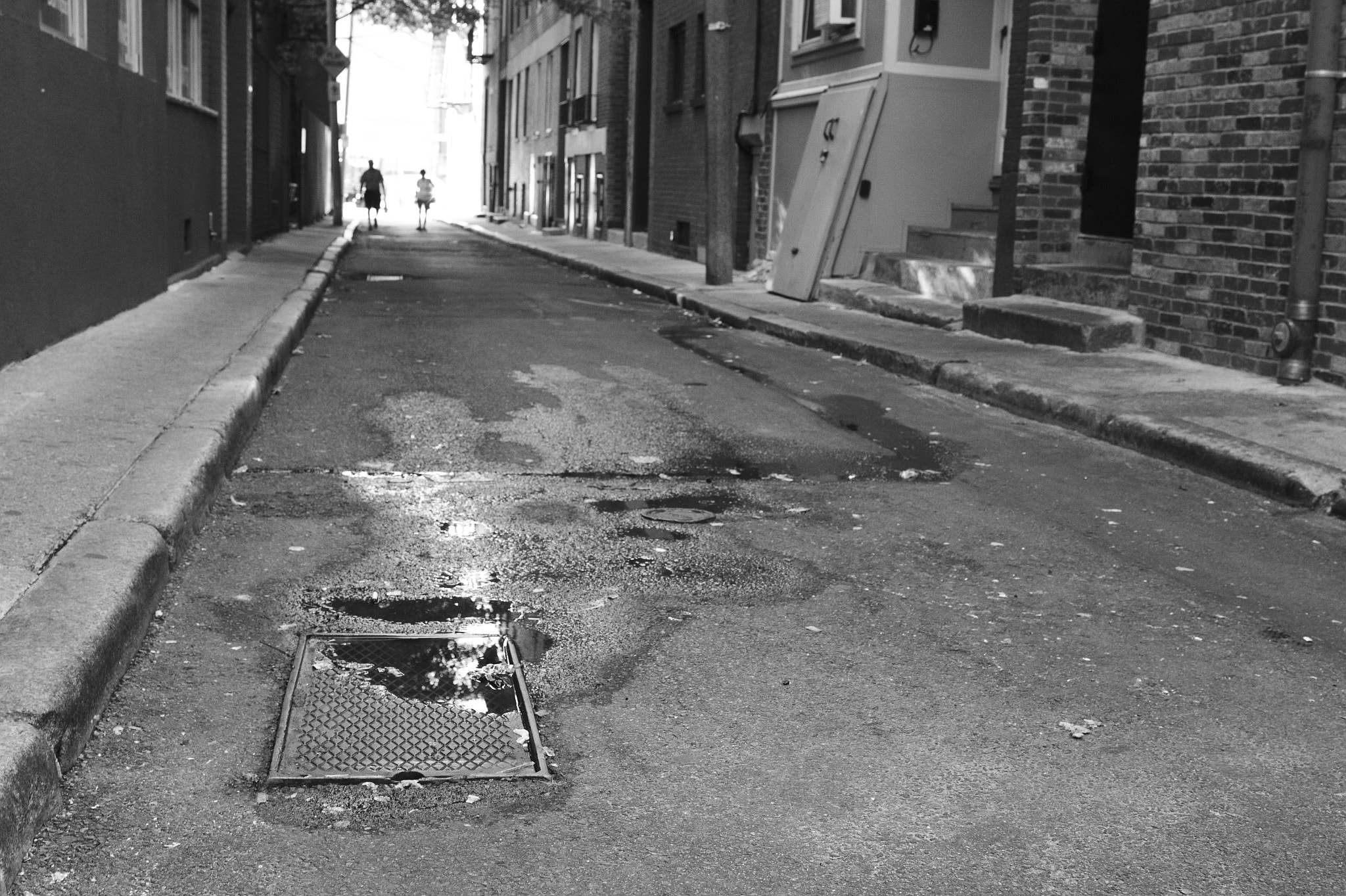 Canon EOS 1200D (EOS Rebel T5 / EOS Kiss X70 / EOS Hi) sample photo. Alley photography