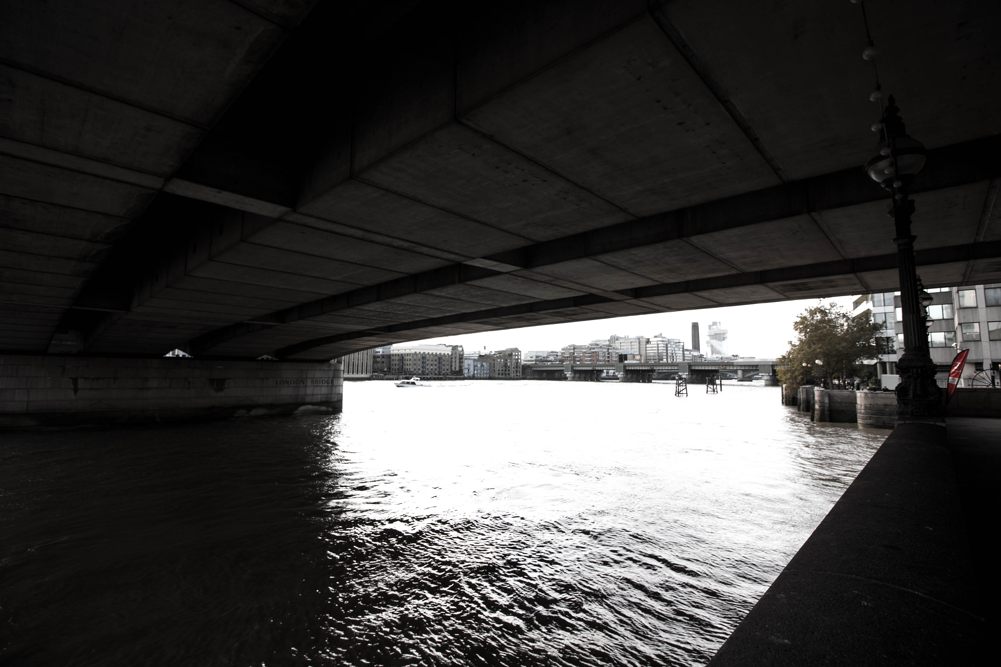 Canon EOS 1300D (EOS Rebel T6 / EOS Kiss X80) sample photo. London bridge photography