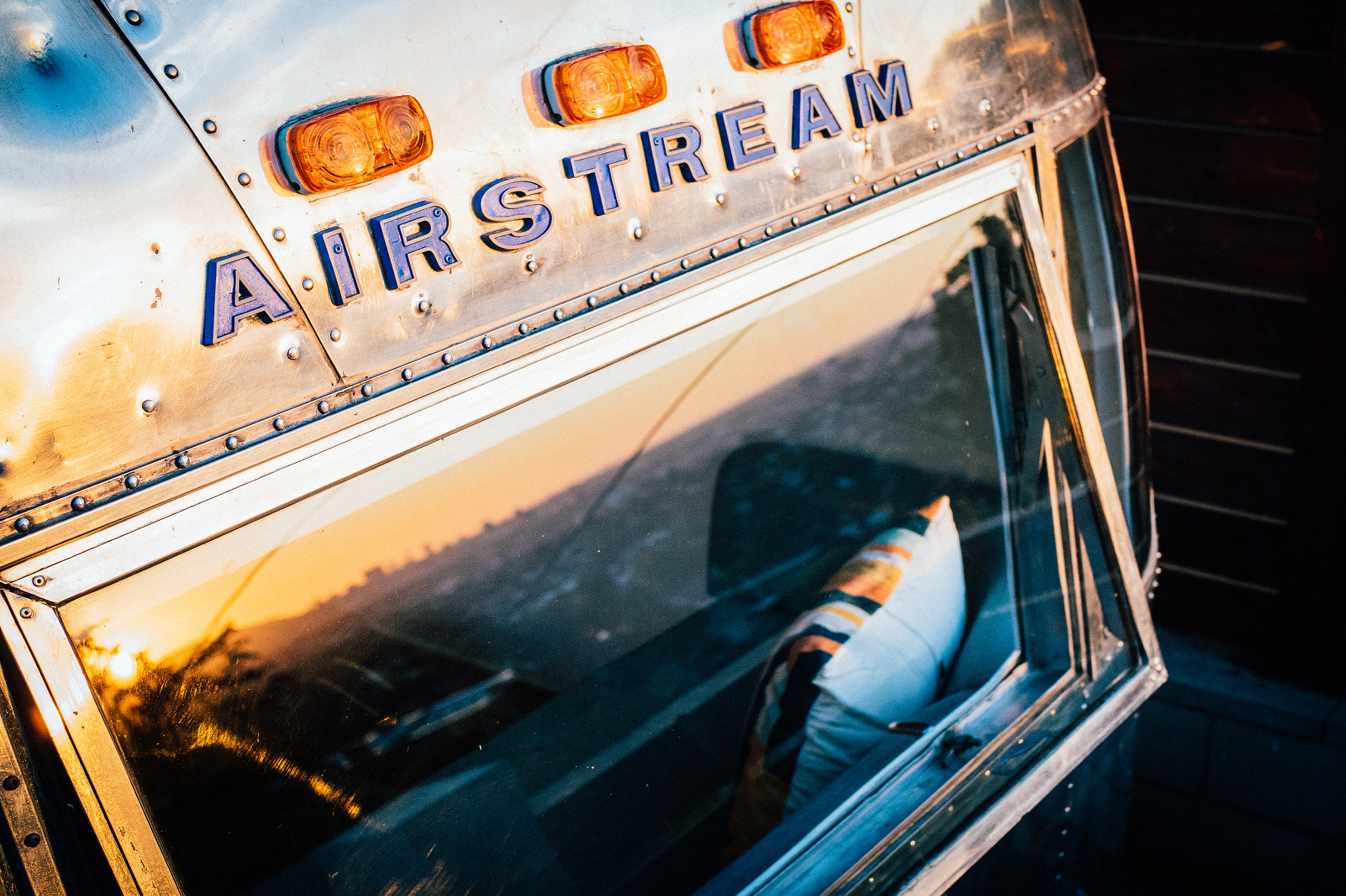 Olympus OM-D E-M5 II + Olympus M.Zuiko Digital 25mm F1.8 sample photo. Airstream in los angeles photography