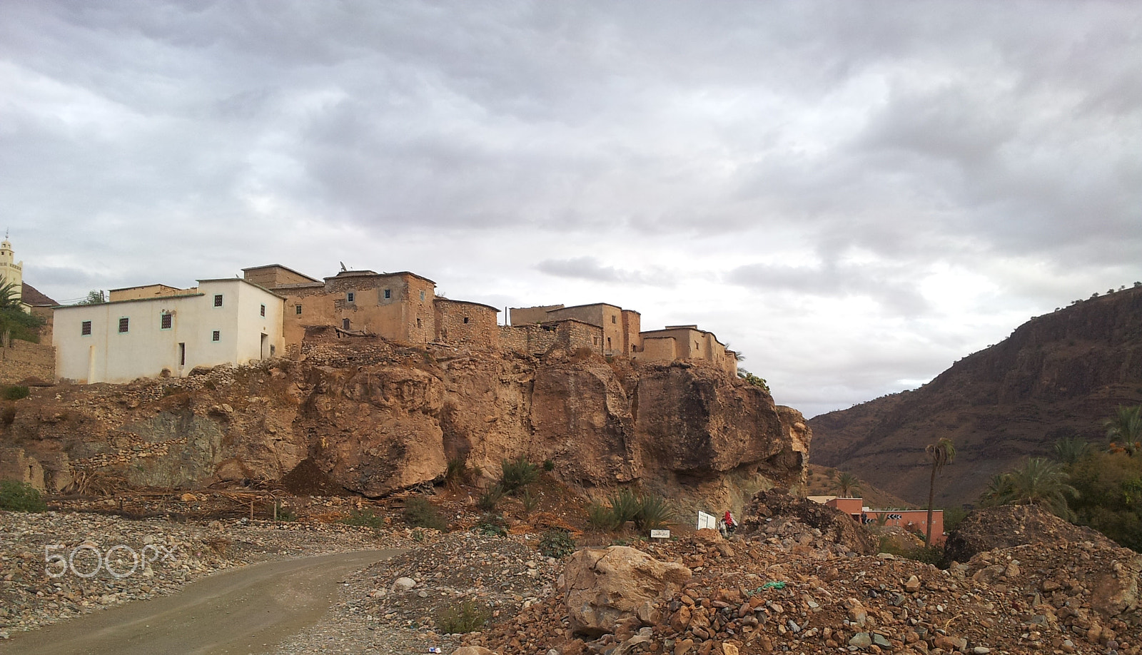Samsung Galaxy Note sample photo. Traditional houses built on a mountain.jpg photography