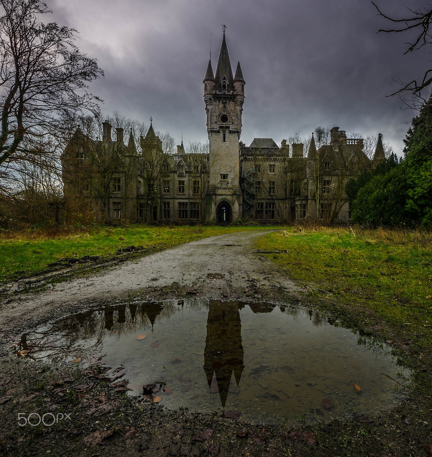 Sigma 8-16mm F4.5-5.6 DC HSM sample photo. Old abadonned castle photography