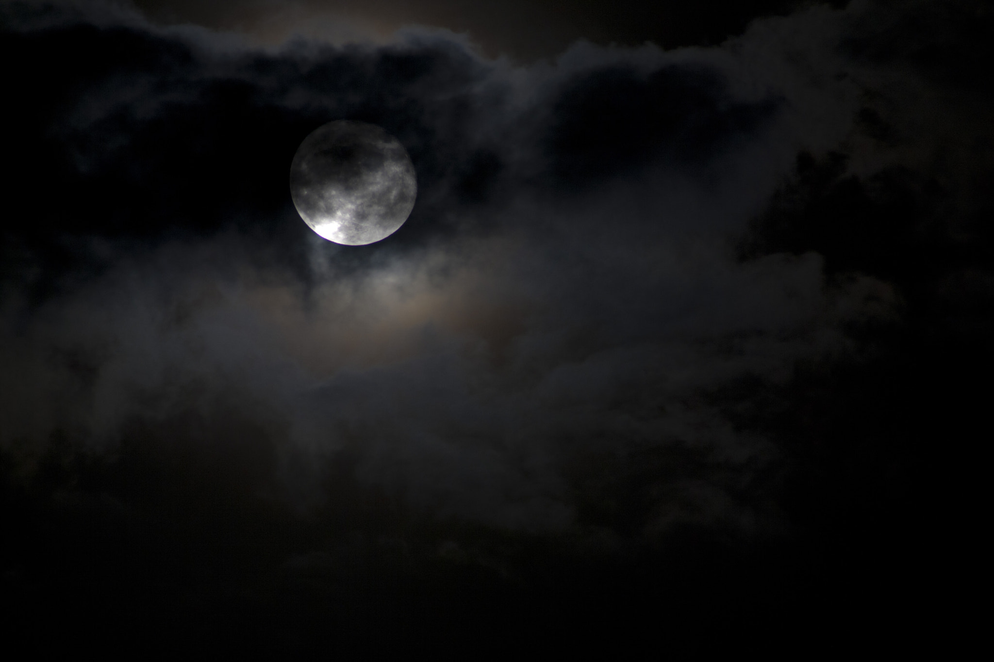 Canon EOS 1000D (EOS Digital Rebel XS / EOS Kiss F) sample photo. Moon photography