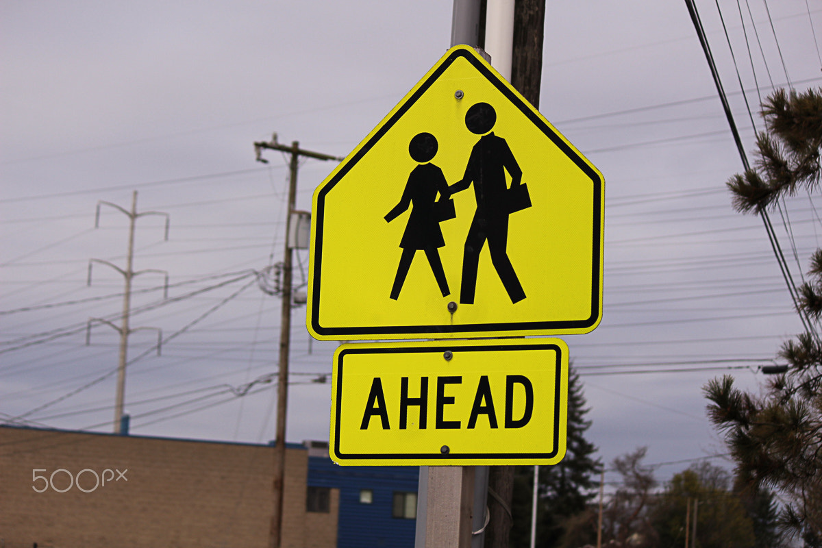 Canon EOS 100D (EOS Rebel SL1 / EOS Kiss X7) sample photo. Ahead yellow sign photography