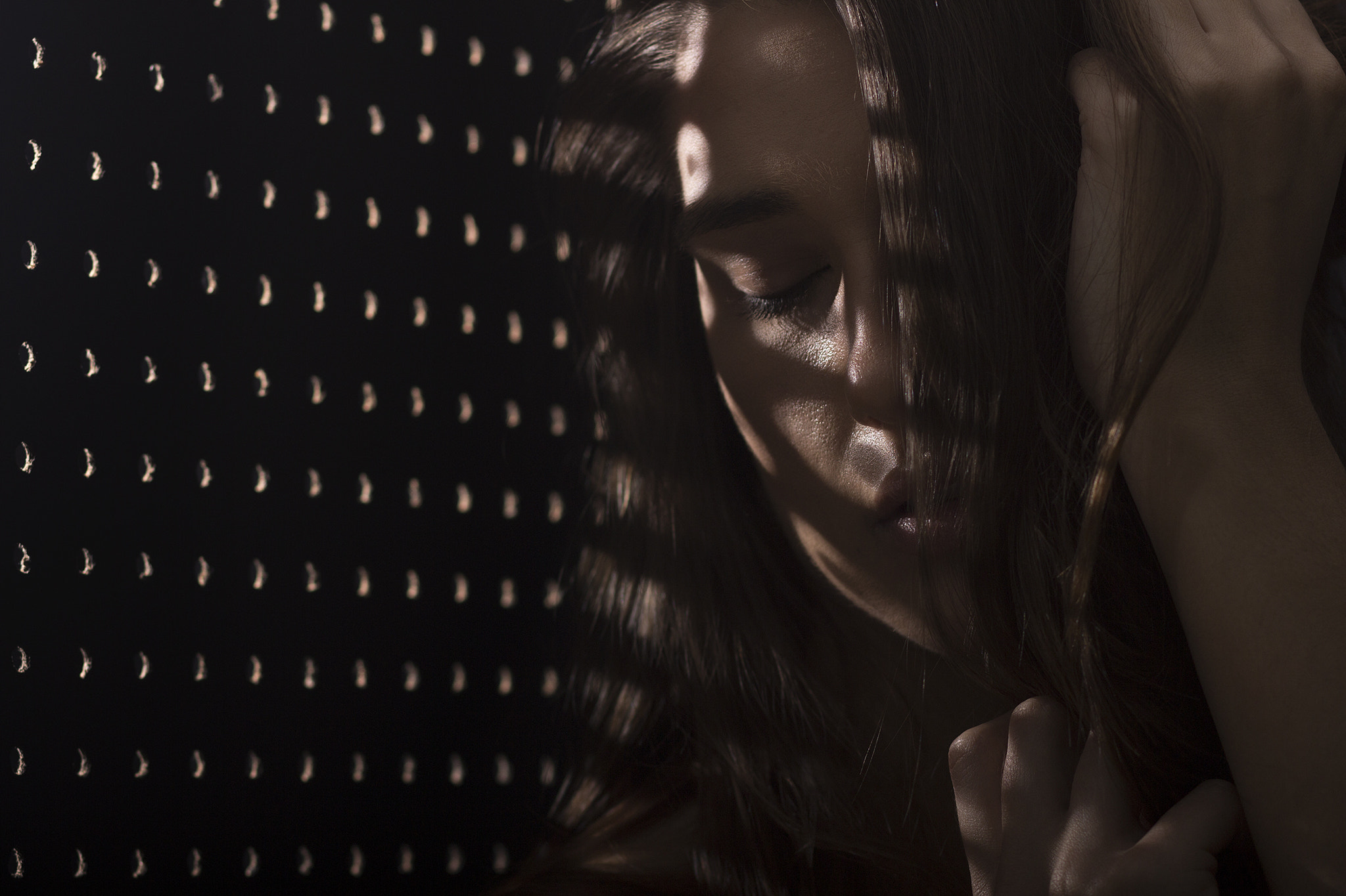 Canon EF 85mm F1.8 USM sample photo. Trapped photography