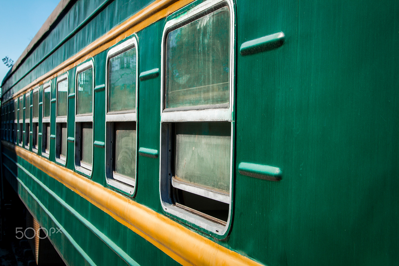 Canon EOS 70D sample photo. The green train in the school. photography