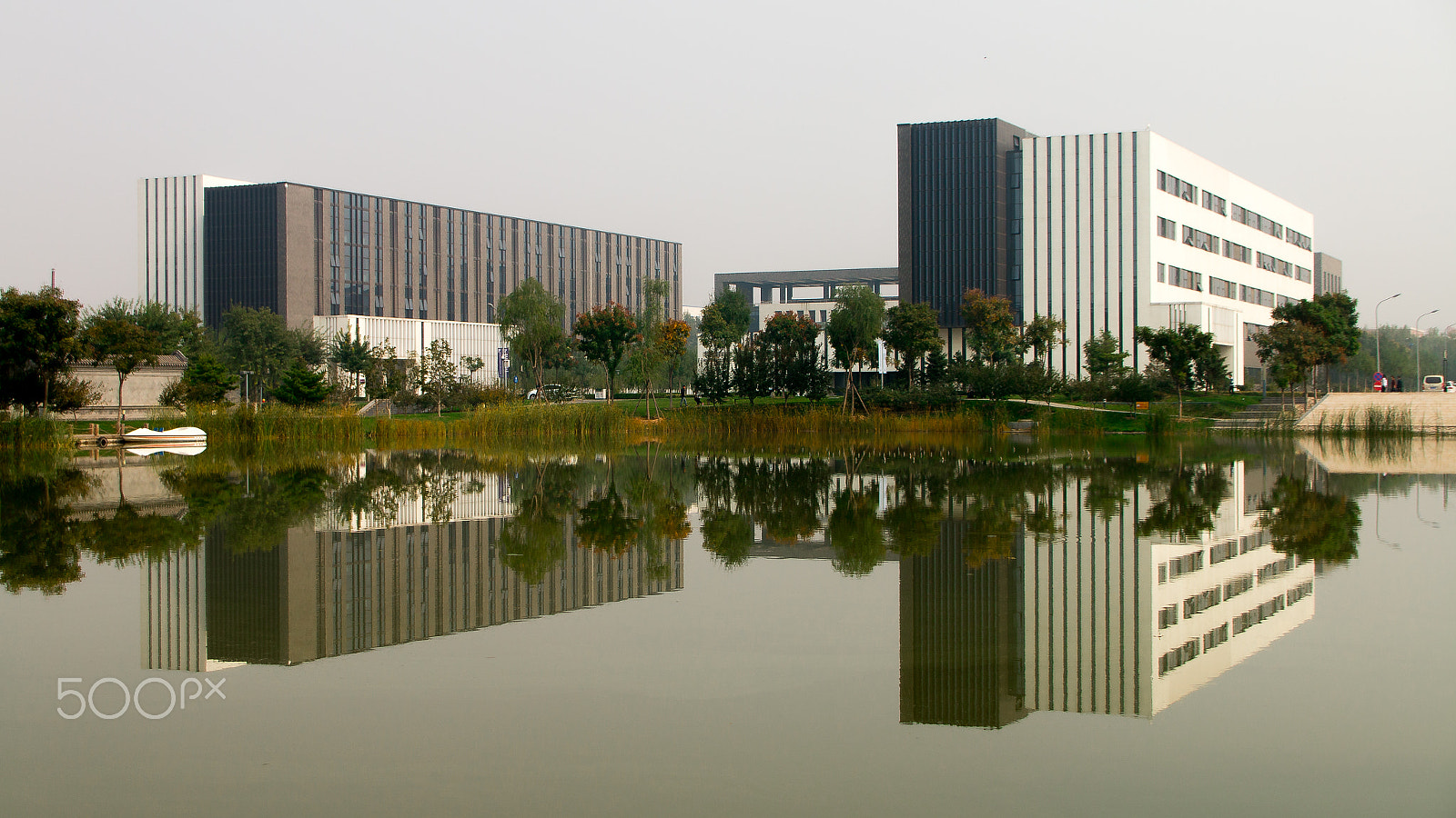 Canon EOS 70D + Canon TS-E 90mm F2.8 Tilt-Shift sample photo. The beauty of my campus. photography
