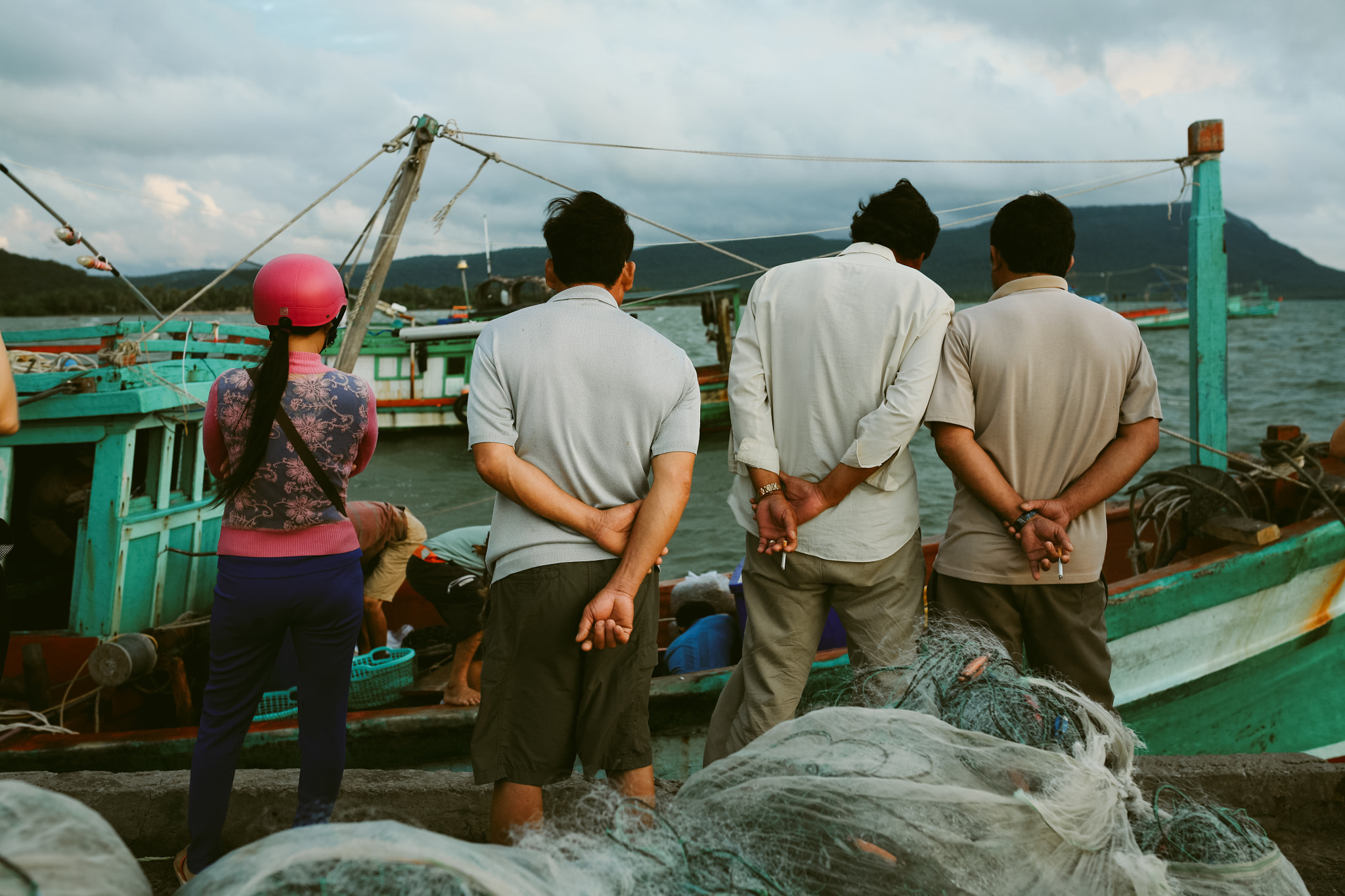 Canon EOS 5D + Sigma 35mm F1.4 DG HSM Art sample photo. Fishing village people photography