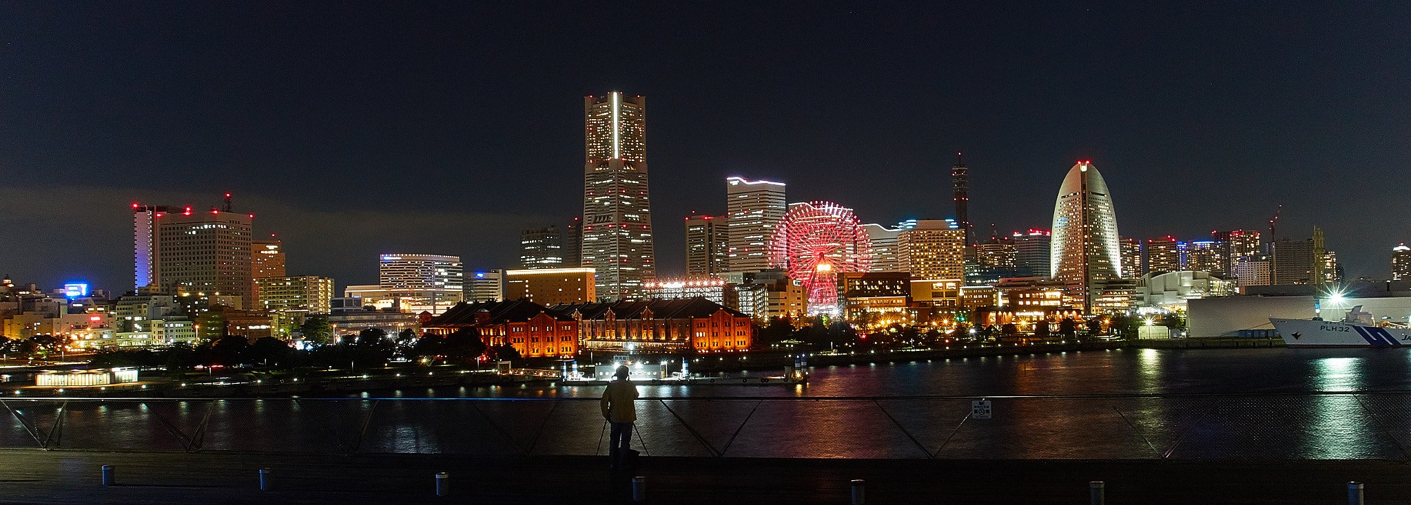 Canon EOS 70D + Canon EF 16-35mm F2.8L USM sample photo. Yokohama night view photography