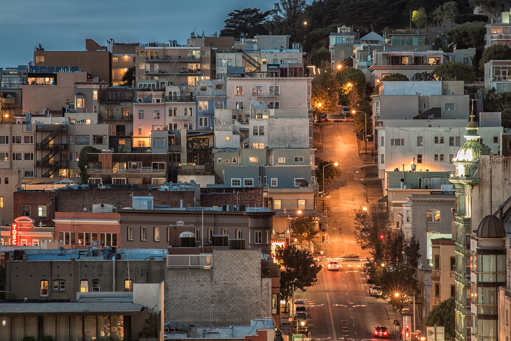 Nikon AF Nikkor 180mm F2.8D ED-IF sample photo. Night arrives in chinatown photography