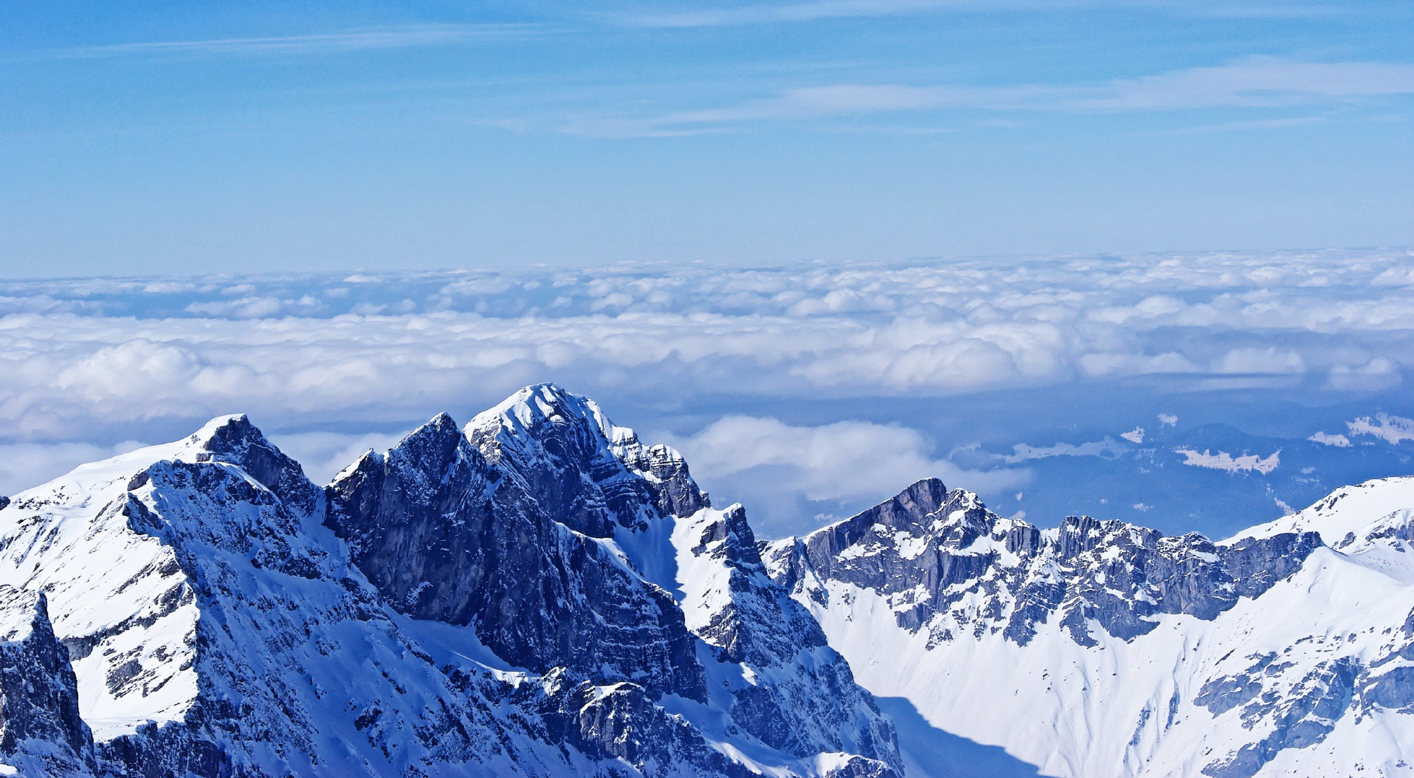 Pentax K200D + Pentax smc DA 50-200mm F4-5.6 ED sample photo. High above the clouds photography