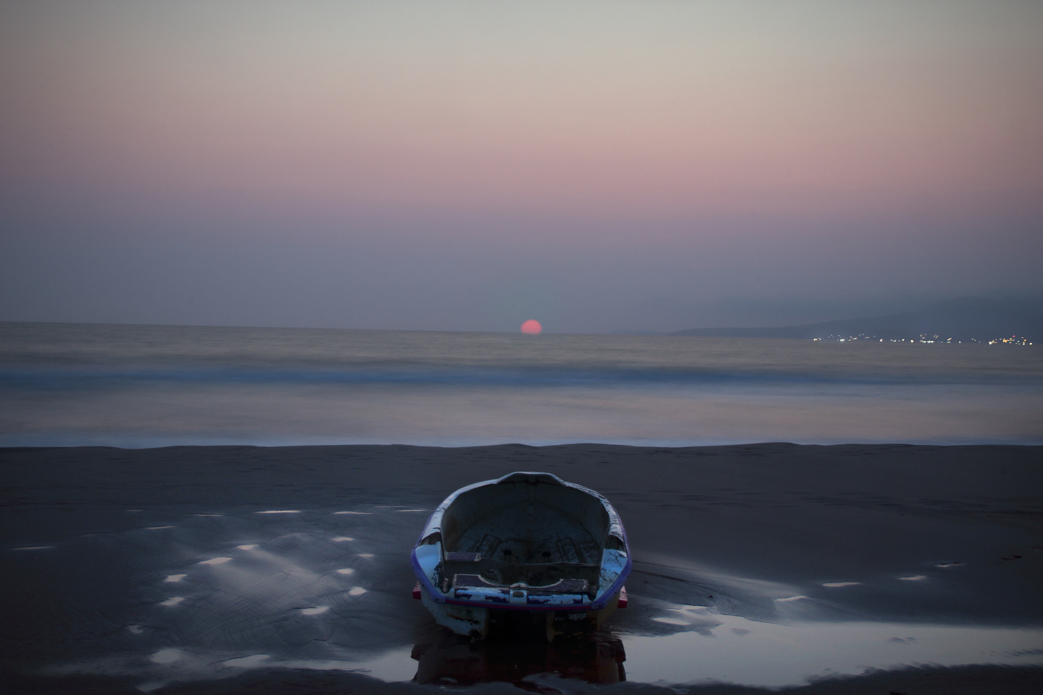 Canon EOS 600D (Rebel EOS T3i / EOS Kiss X5) sample photo. The last light photography
