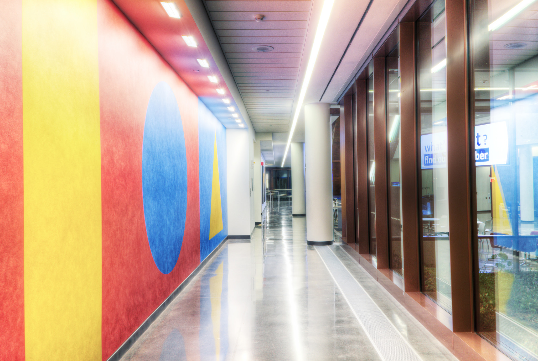 Canon EOS 600D (Rebel EOS T3i / EOS Kiss X5) sample photo. Hallway of neverending color photography